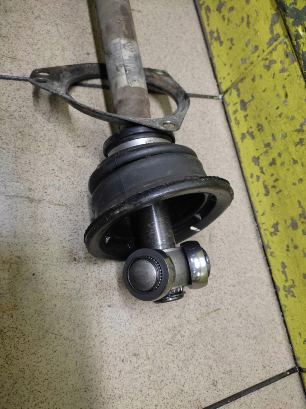 RENAULT ESPACE IV 2.0 semi-axis left front 8200228393