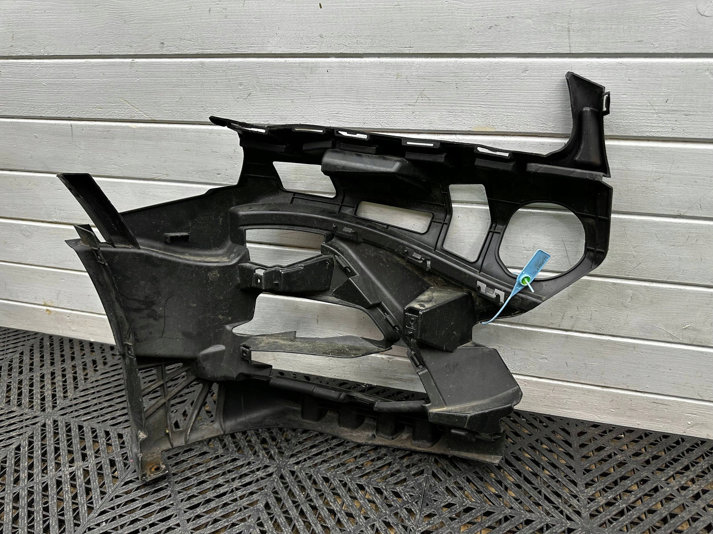 bumper bracket of the front BMW 2 F45 8073907
