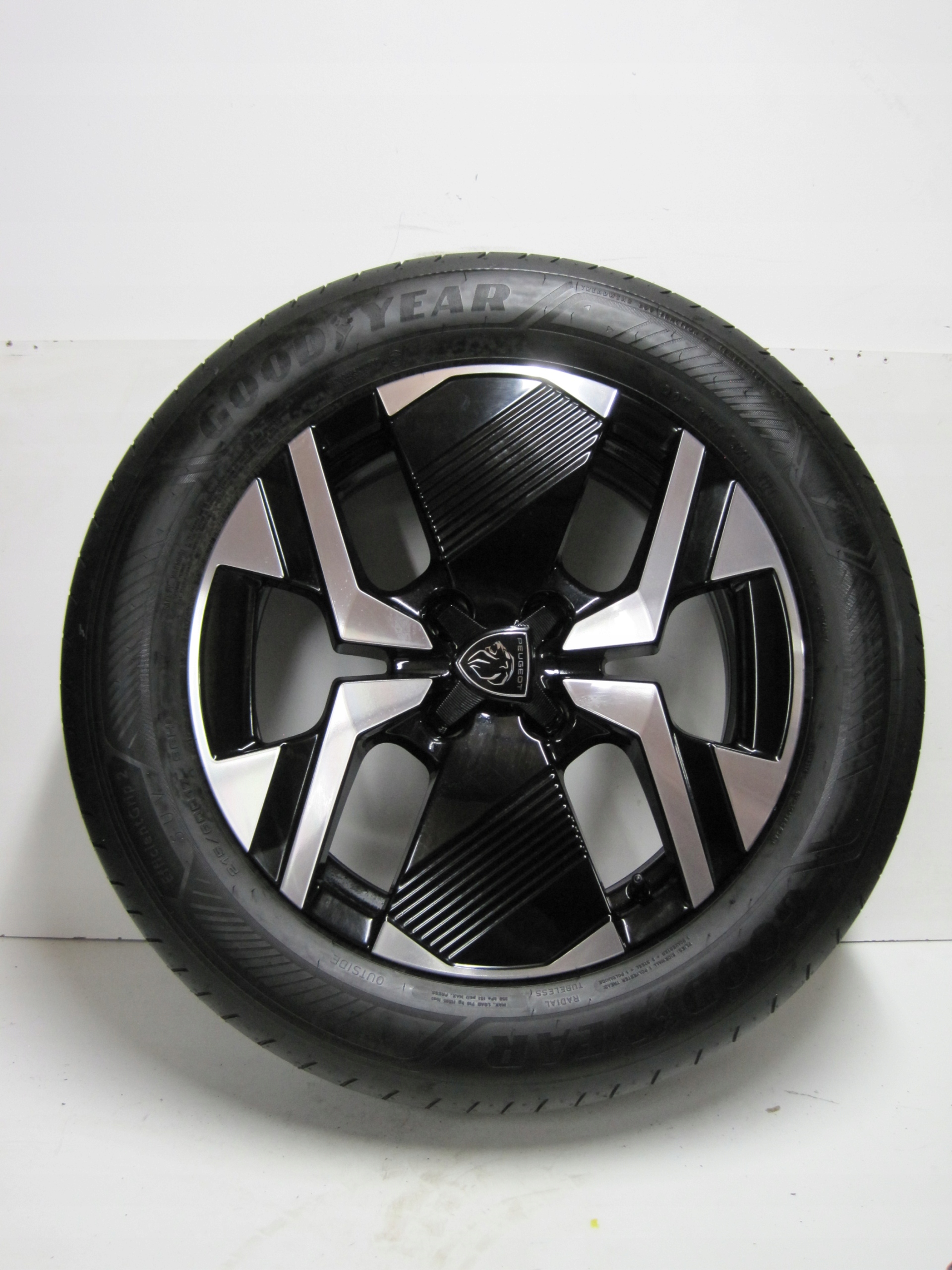 wheels discs tyres PEUGEOT 2008 II R17