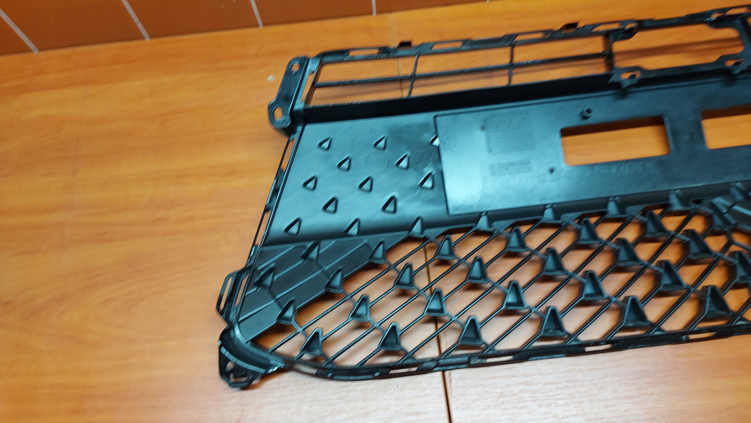 grid of a bumper central front front lower TOYOTA AYGO X 22