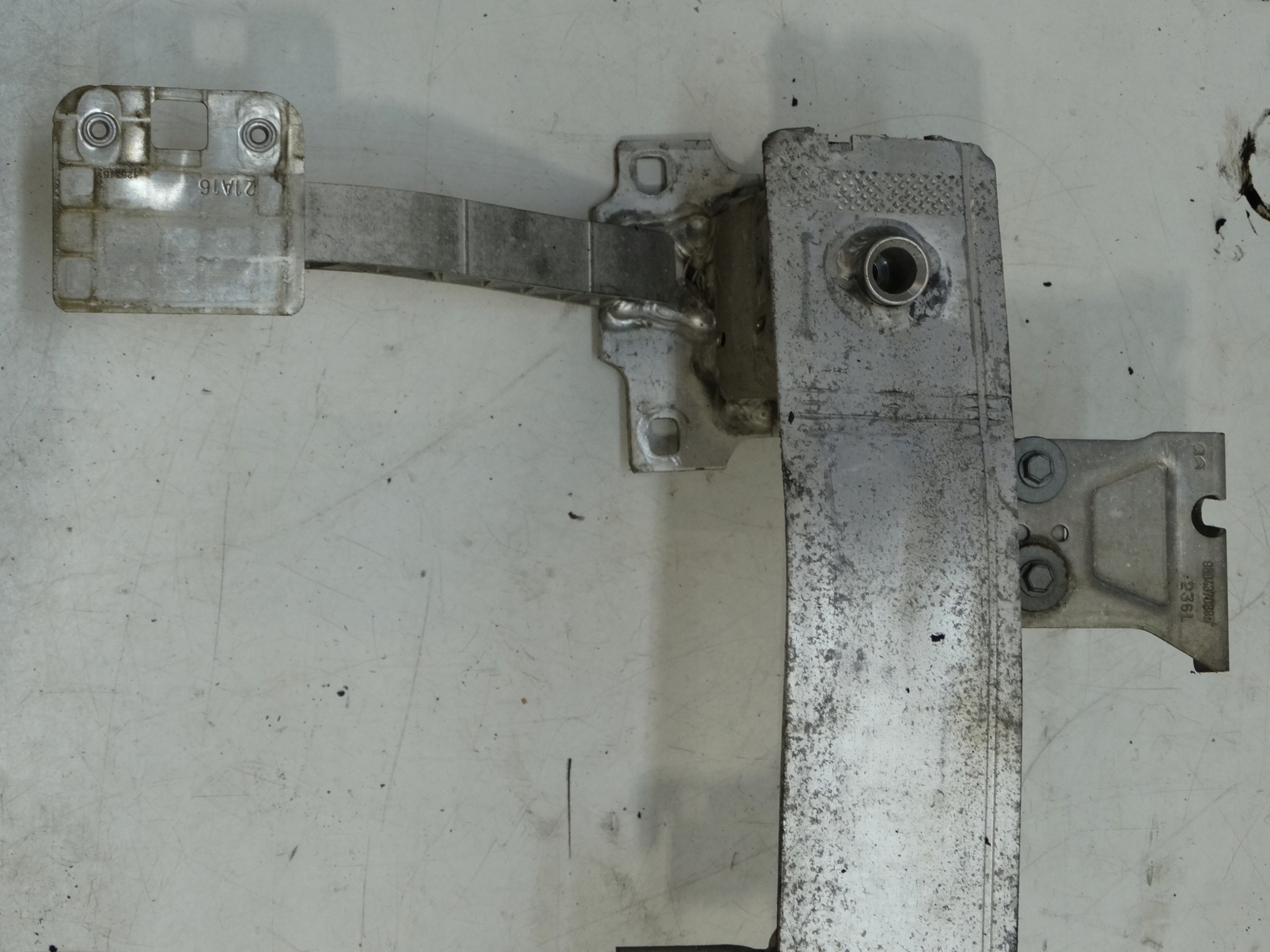 sider pillar below bumper front CITROEN C4 CACTUS 2016R. 9804370880