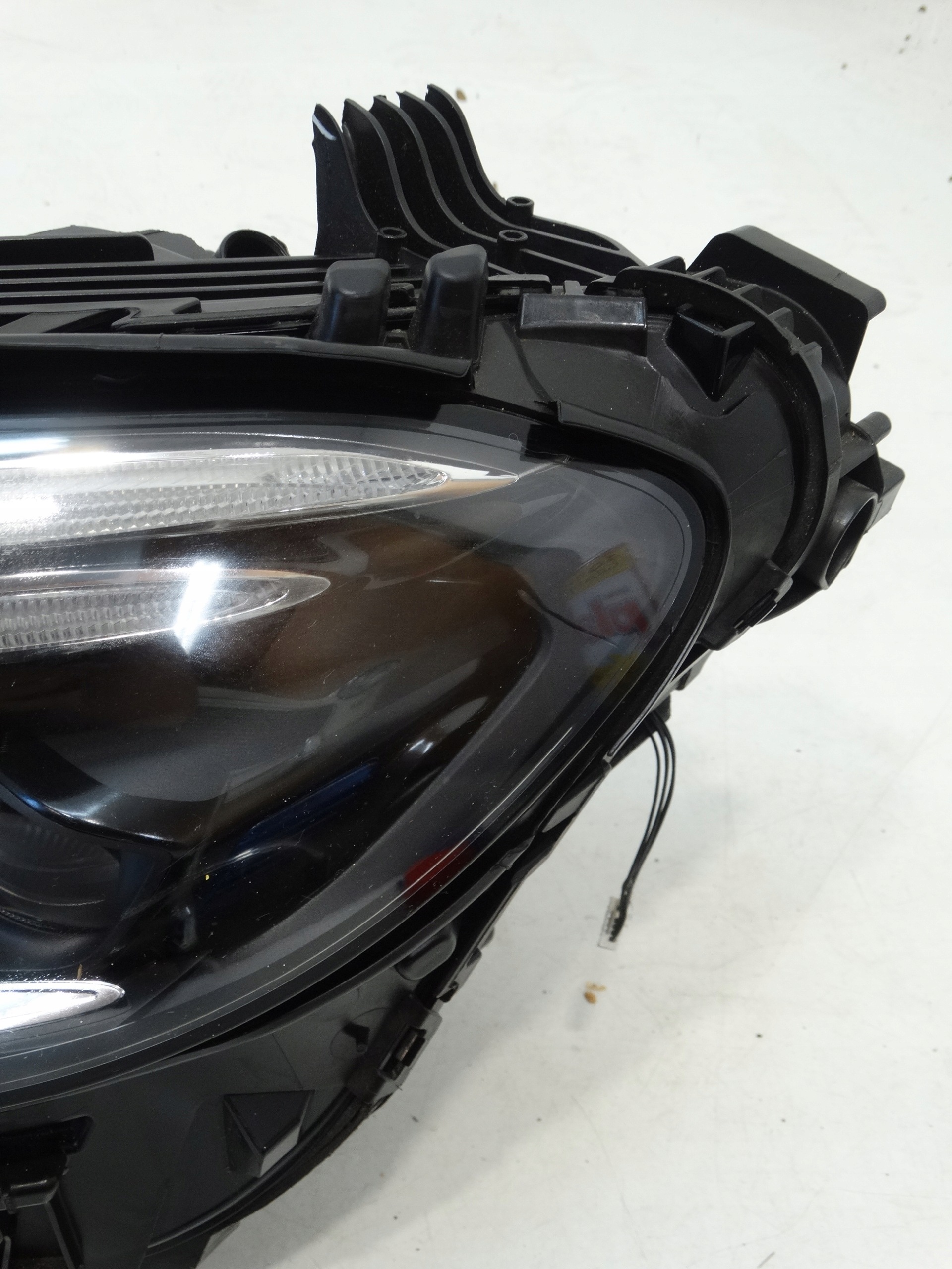 light REFLEKTOR left front MERCEDES GLC X254 12130030210L