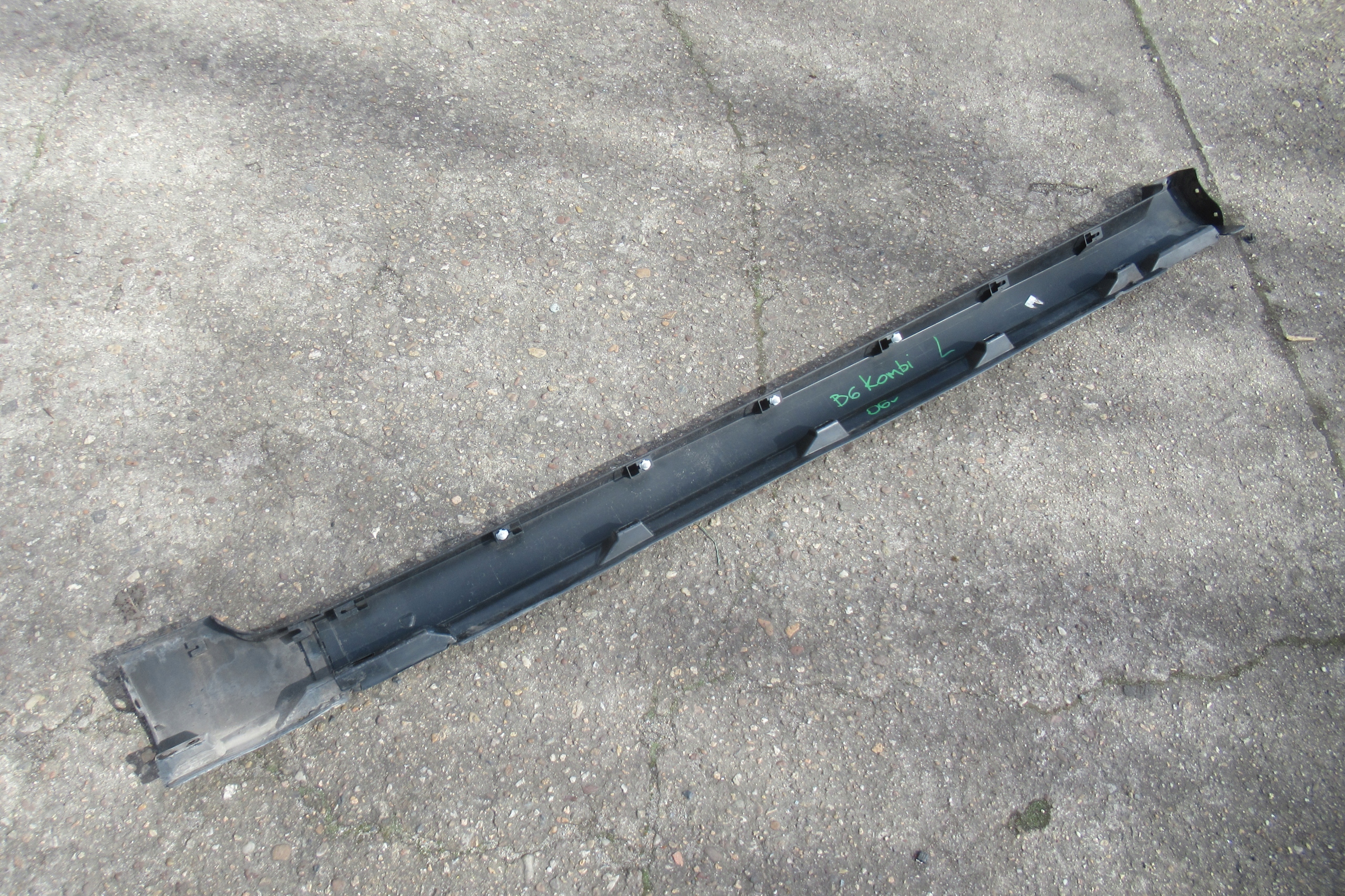 VW PASSAT B6 KOMBI 2.0 TDI 06R moulding cap threshold left 3C0853855B