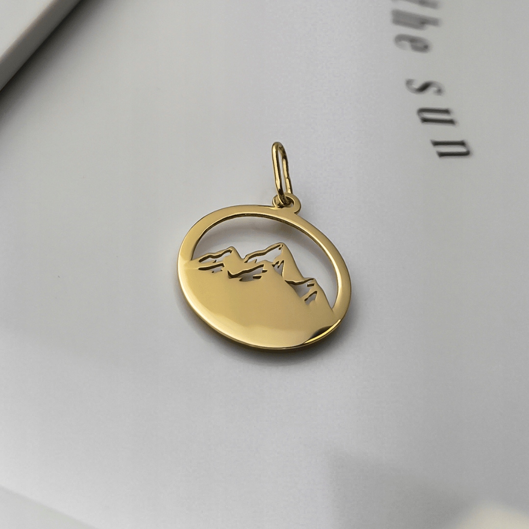 Zlatý přívěsek Hory v kruhu možnost gravírování z obou stran Au 585