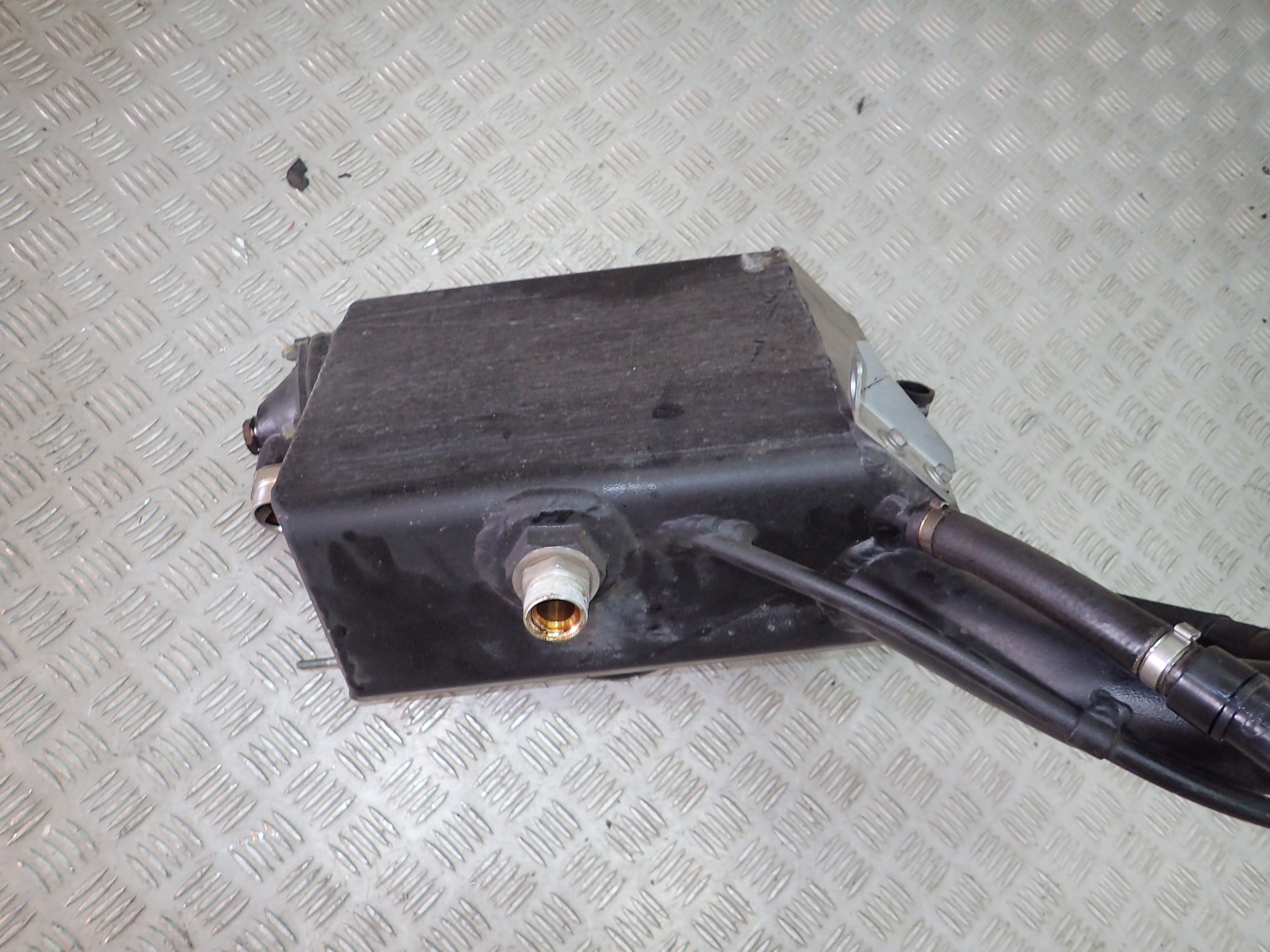 FERRARI 612 F137 масляный бак пробка