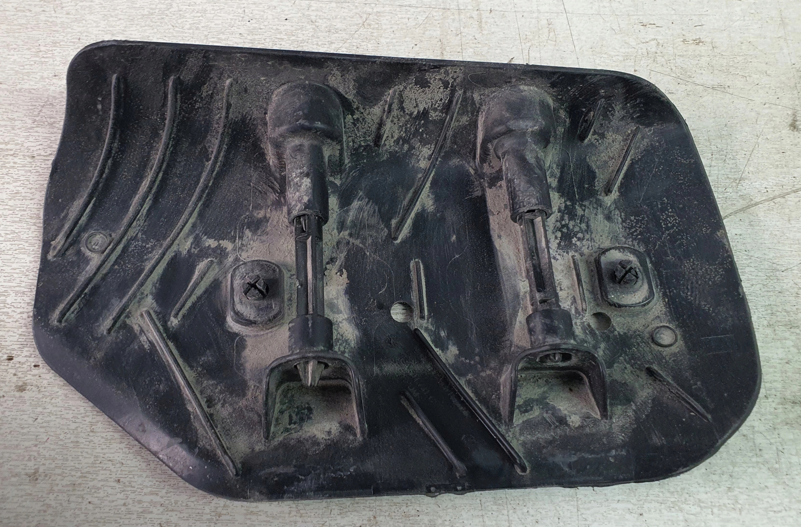 VW ID.3 ID.4 CUPRA BORN ENYAQ Q4 Blende Abdeckung des Querlenkers links 1EA501731C