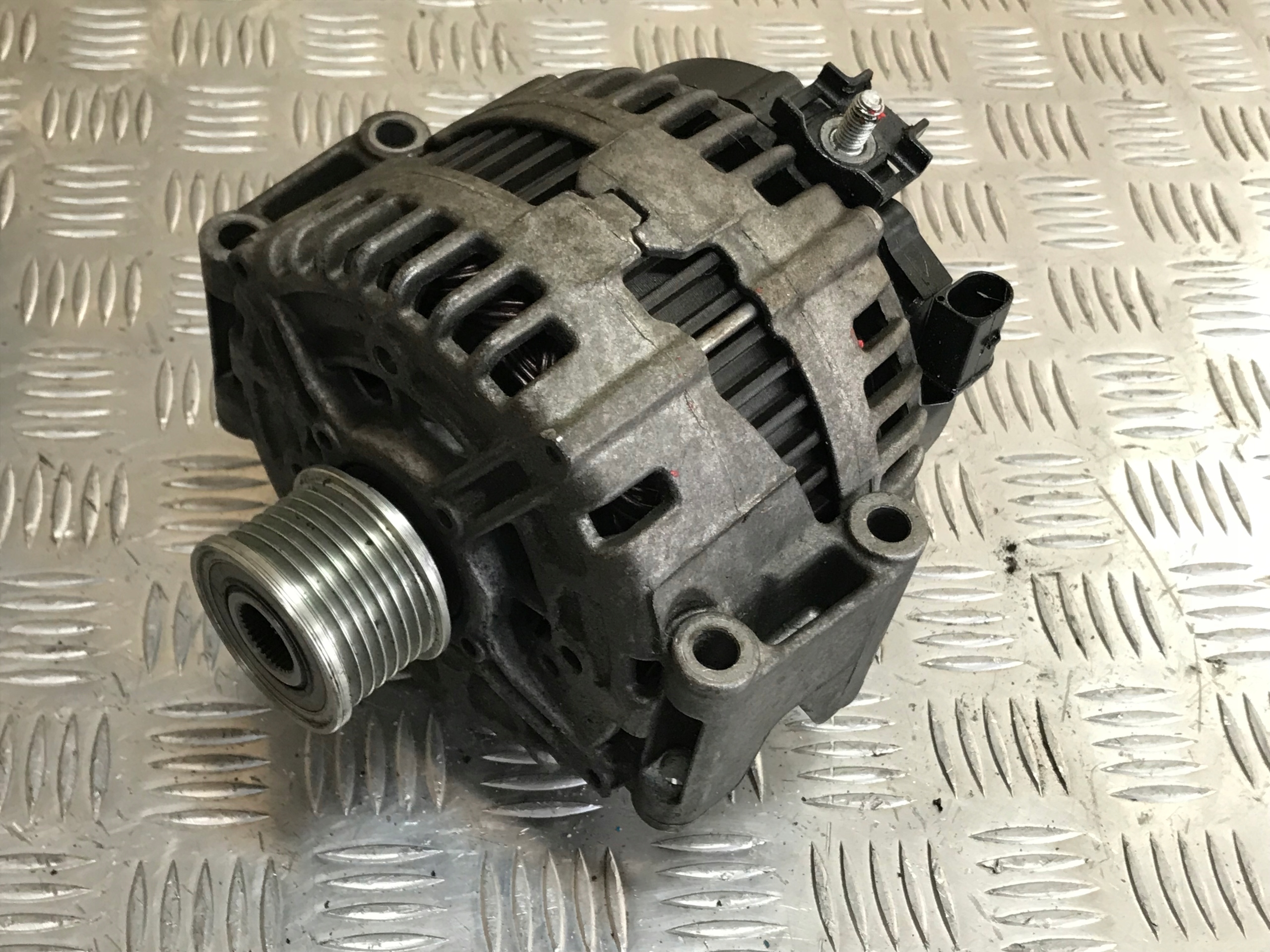 Генератор Mercedes В 221 OE 0141541302