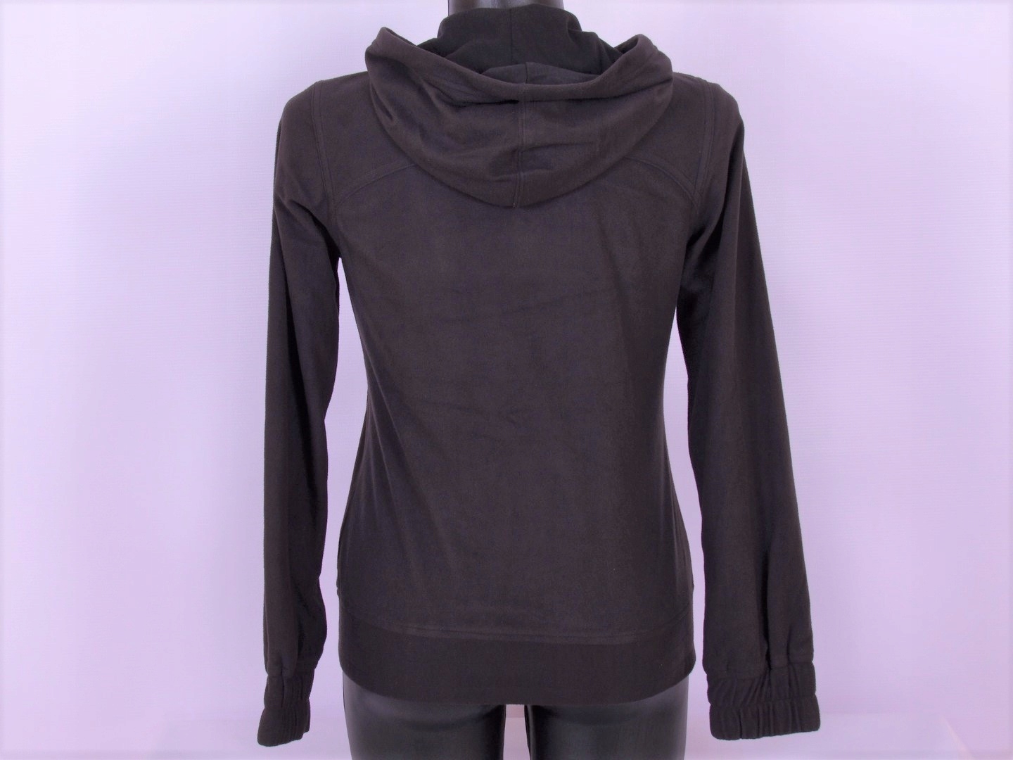 Q462 DAMSKA ROZPINANA BLUZA Z KAPTUREM REEBOK XS Model WINTER JKT BLACK