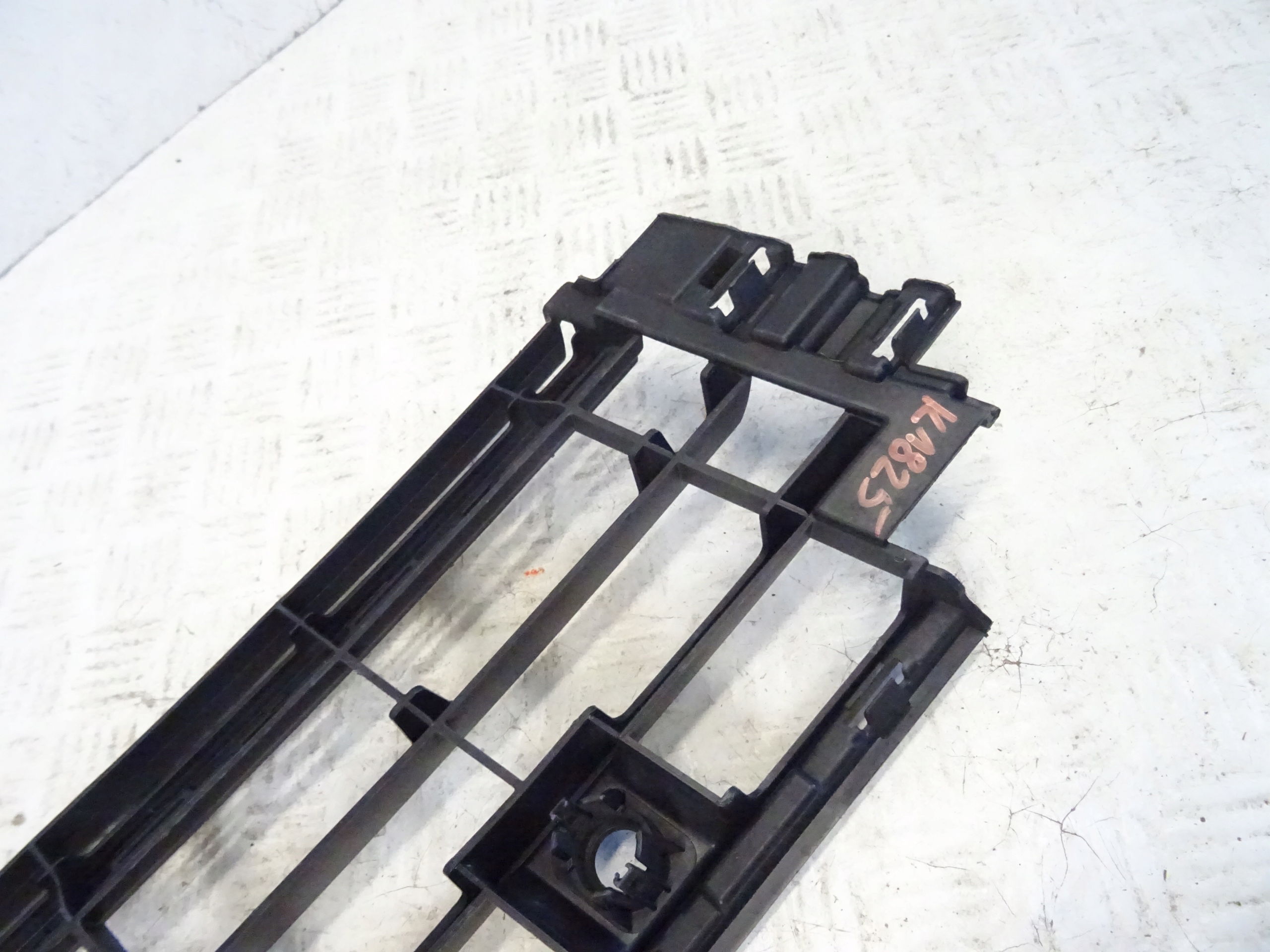 grid of a bumper front front SRDODKOWA VW GOLF VIII 5H0853677F