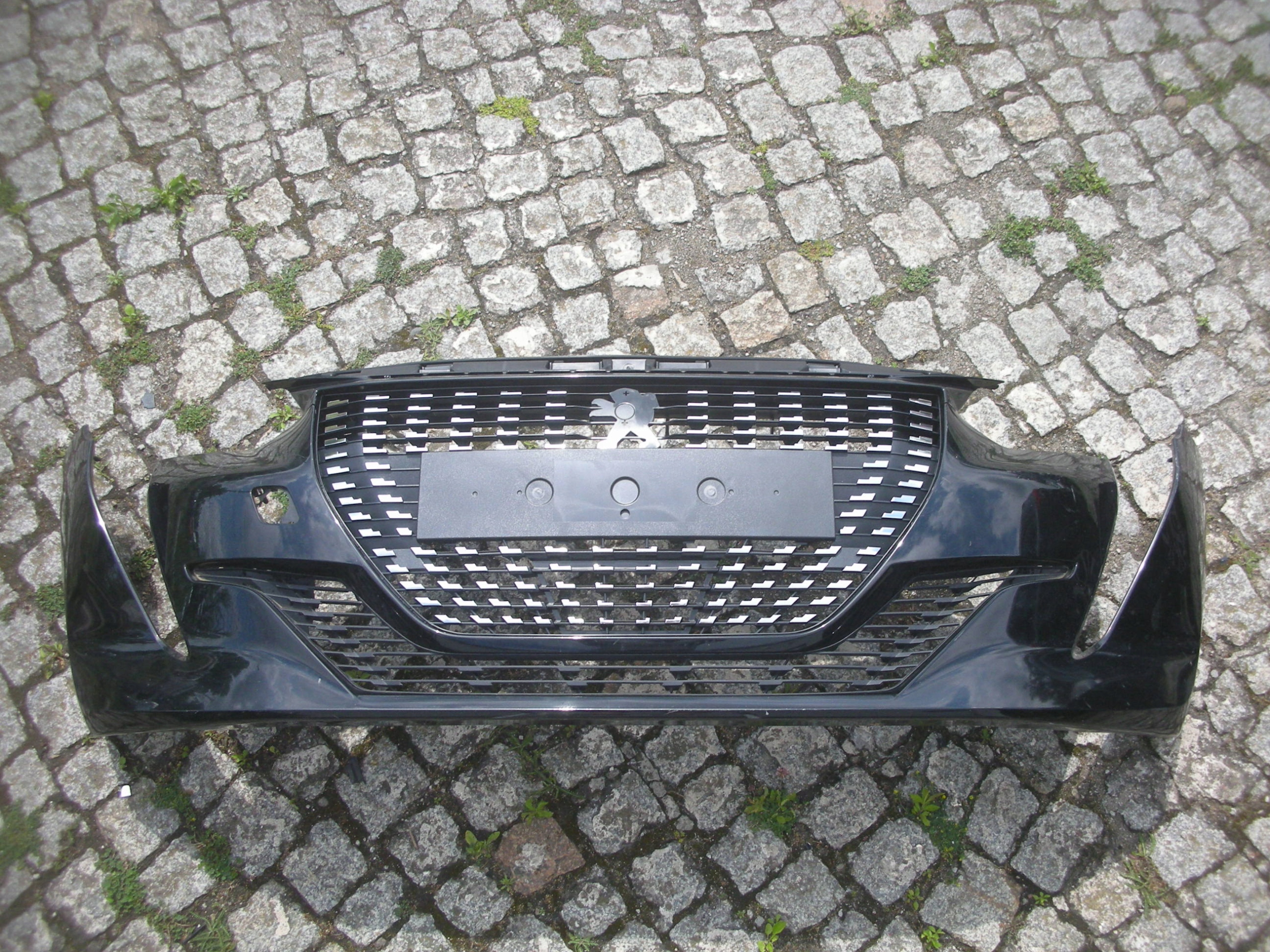 STELAŻ PRZEDNI ZDERZAK WSPORNIK GRILL PEUGEOT 208 II 2019- KRATKA PRZÓD