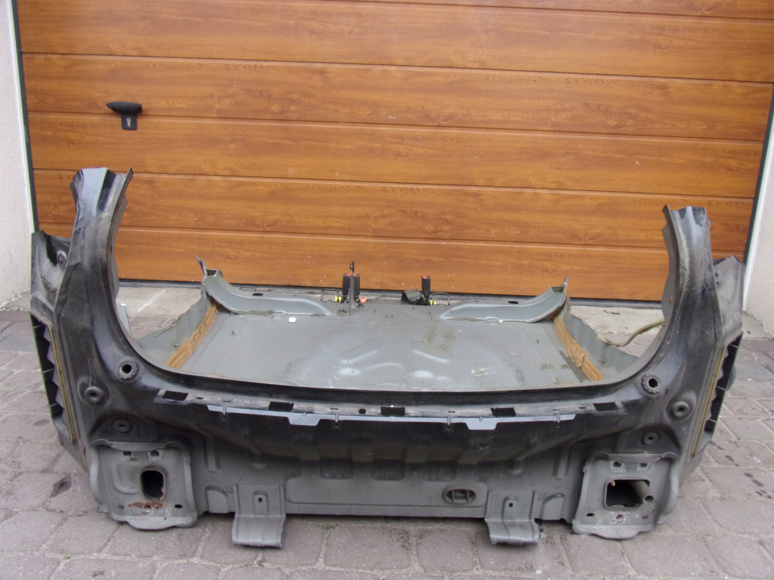 Volvo v40 II pas tylny wanna podłoga