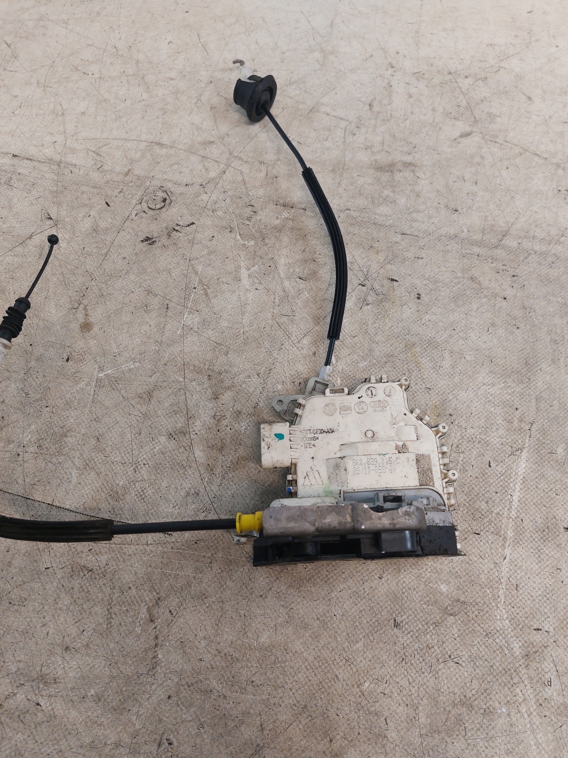 lock door left rear part AUDI A4 B8 KOMBI 6PIN