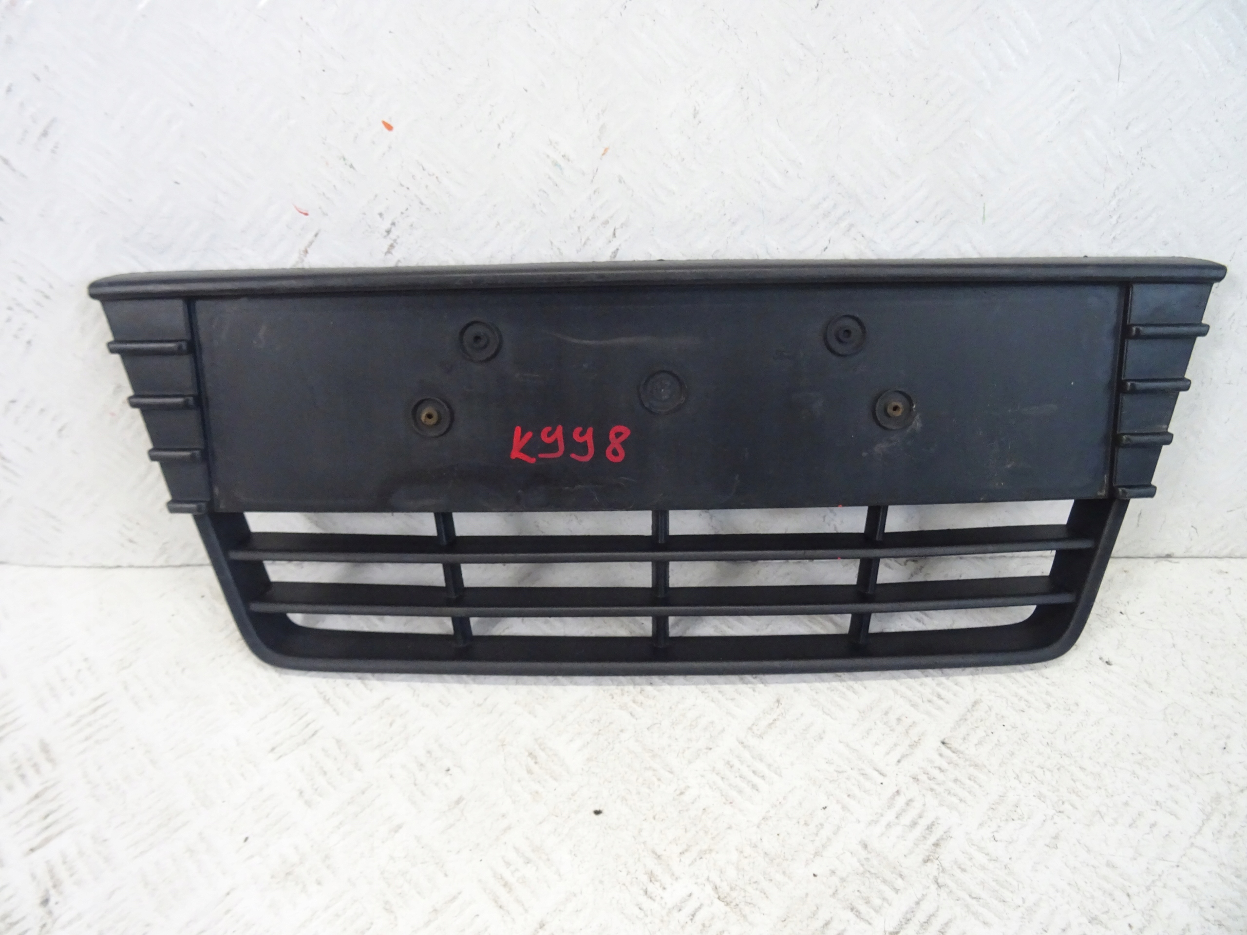 grid of a bumper central front FORD FOCUS MK3 III BM51-17K945