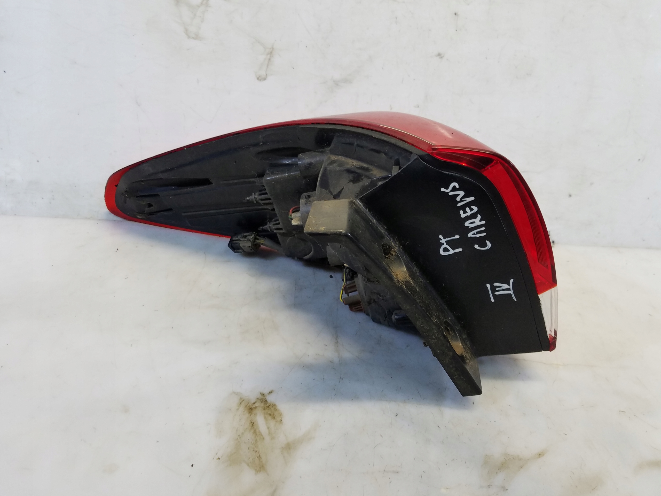 фонарь правый kia CARENS IV