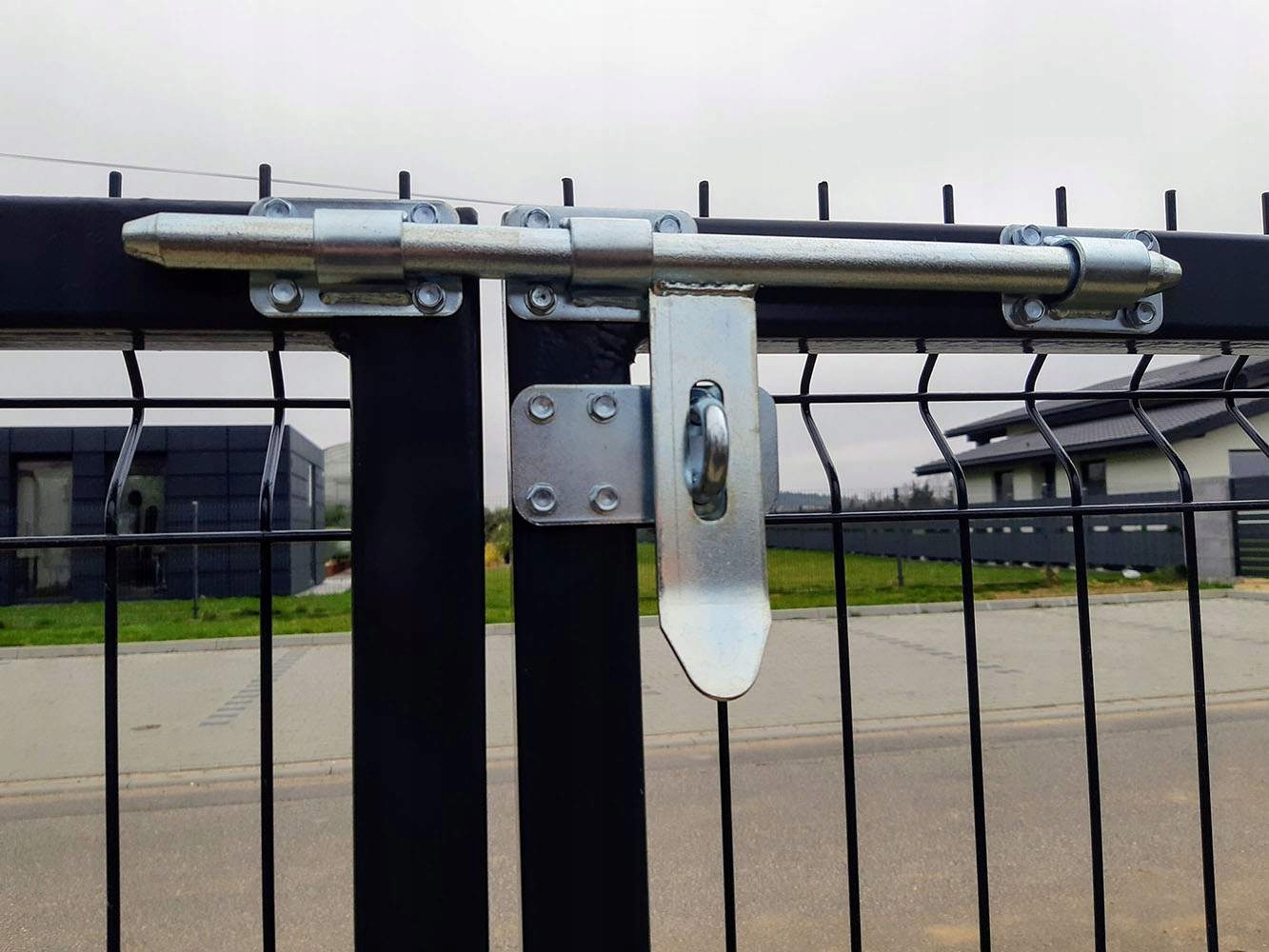 BRAMA 150cm czarna RAMKA dwa SŁUPKI RAL9005 dwuskrzydłowa 153cm Szerokość produktu 400 cm