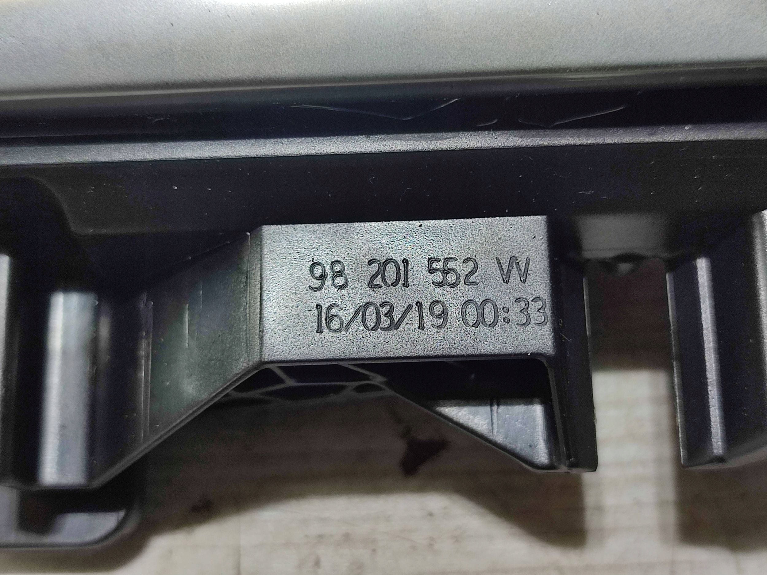 Peugeot 308 2019 rear part side right handle inner door tylnych