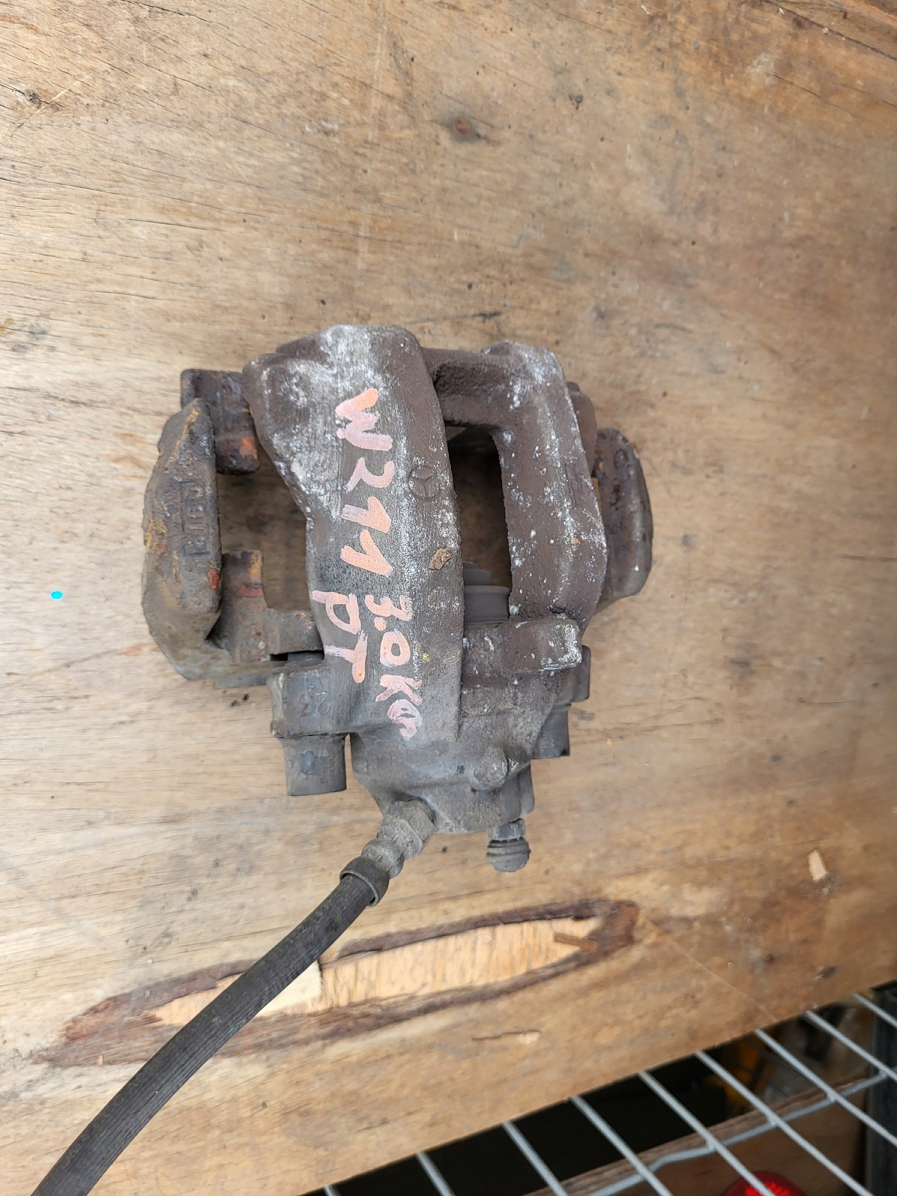 MERCEDES W211 3.0 DCI V6 caliper brake right rear part