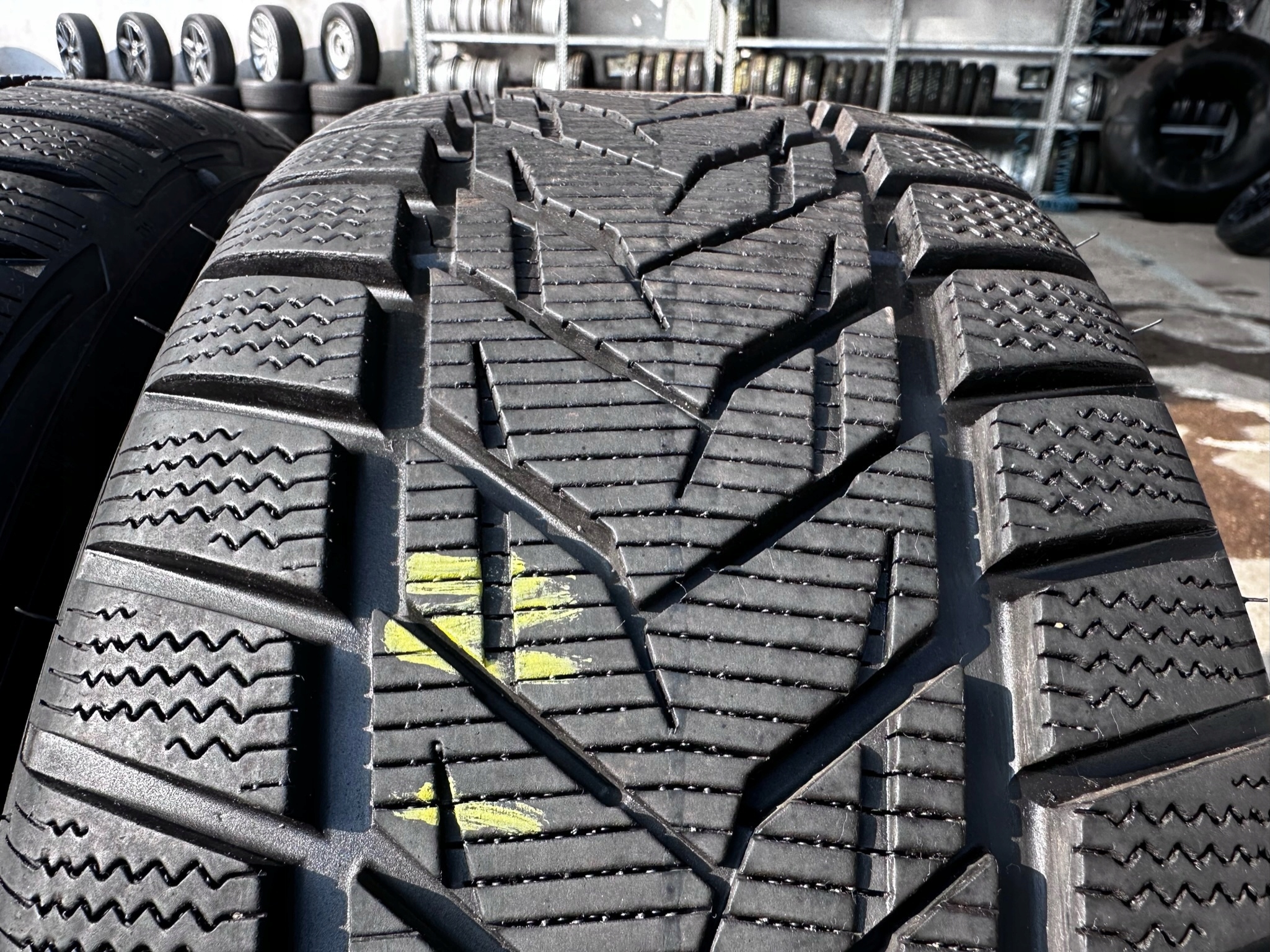 2X OPONY ZIMOWE 205/45R17 88V M+S XL VREDESTEIN WINTRAC XTREME S 8.4MM Marka Vredestein