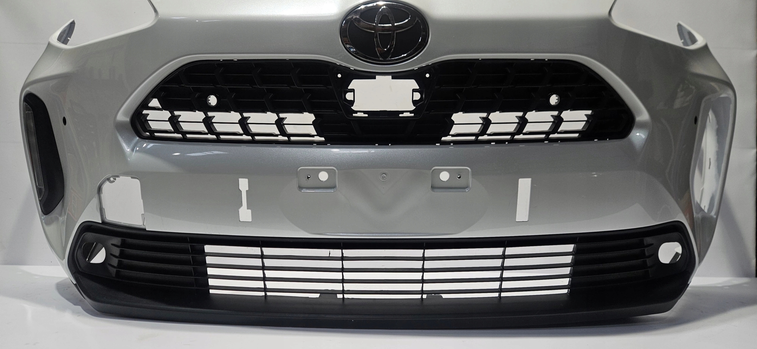 front bumper indicator TOYOTA YARIS CROSS 20- original 52119-0DC20