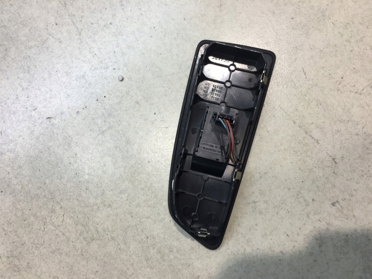 PANEL windows right front BMW 1 E87 118 D 6970242