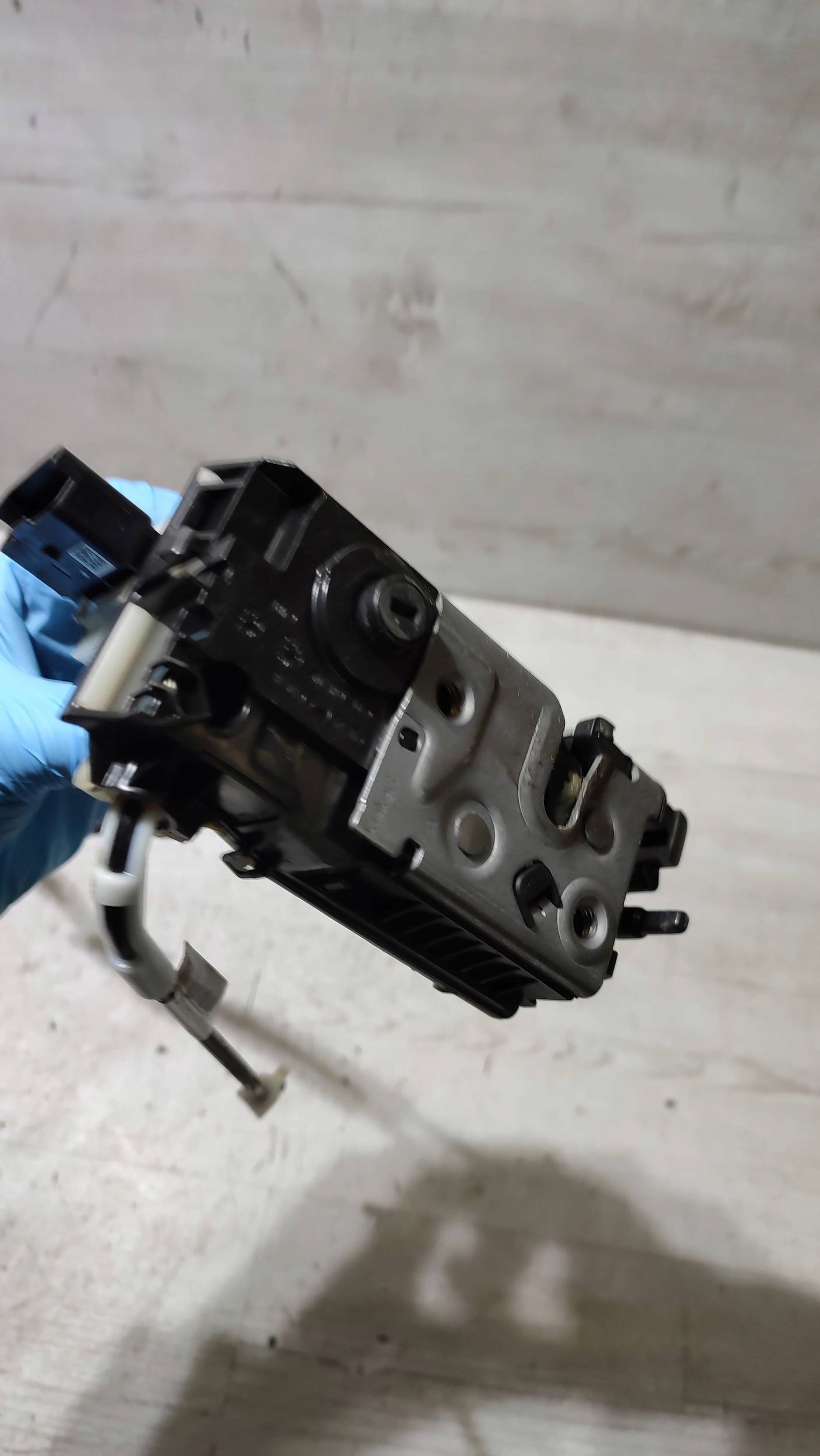 Peugeot 2008 and 2018 rear part side right lock door