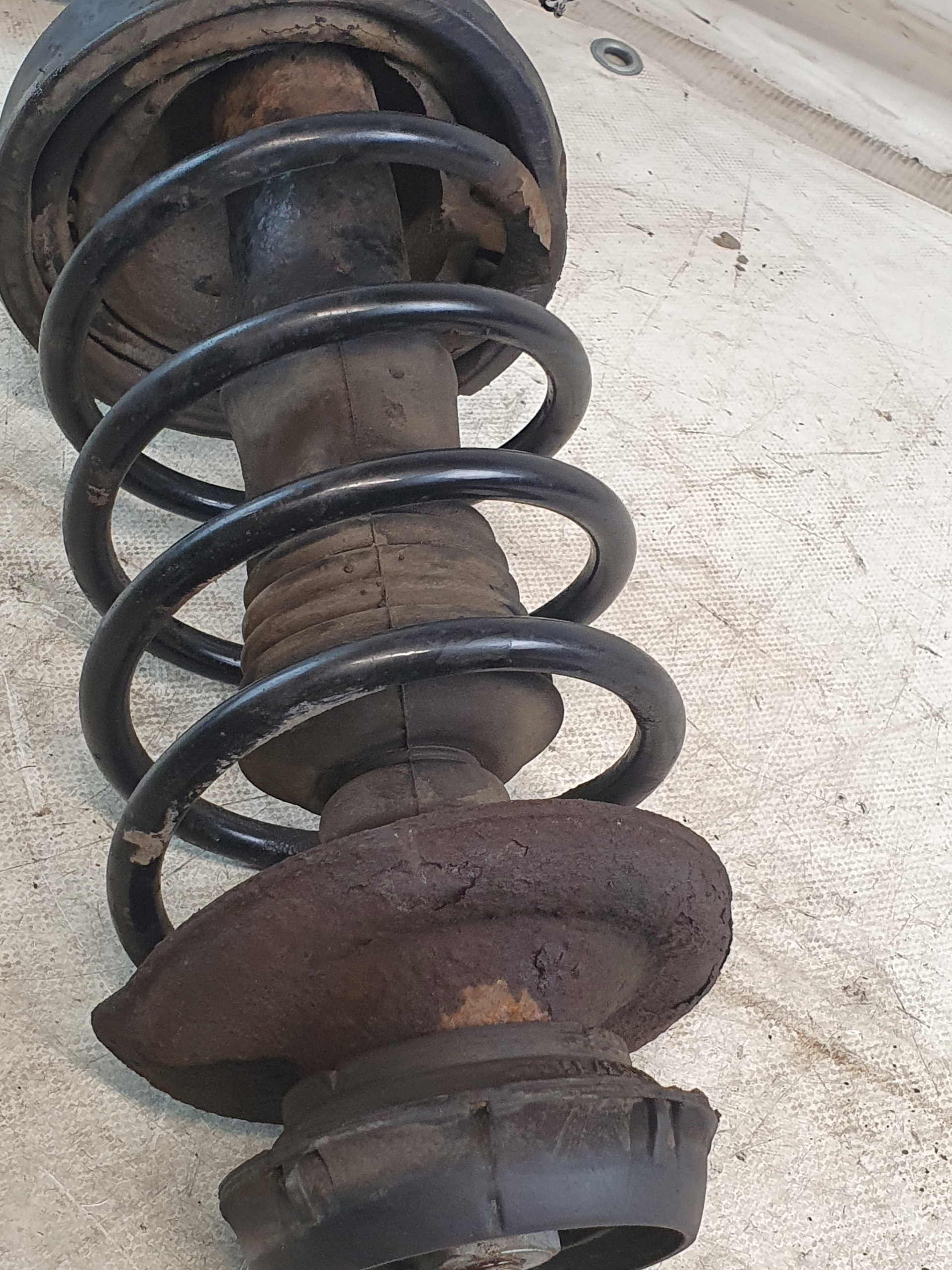 McPherson shock absorber swing left RENAULT THALIA II 10r. 1.2B
