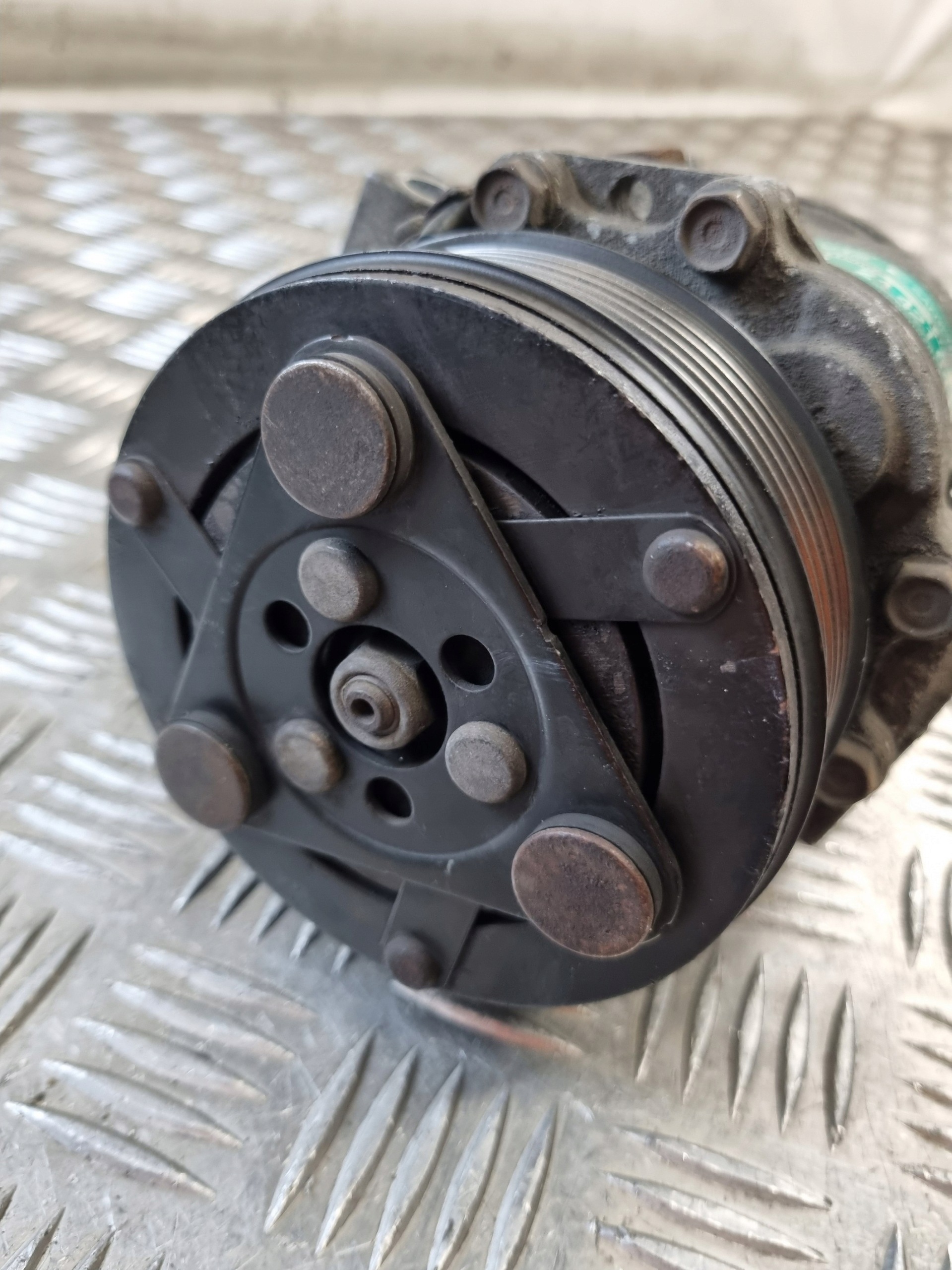compressor; compressor of the air conditioning OPEL CORSA C 1.7 D 24421642