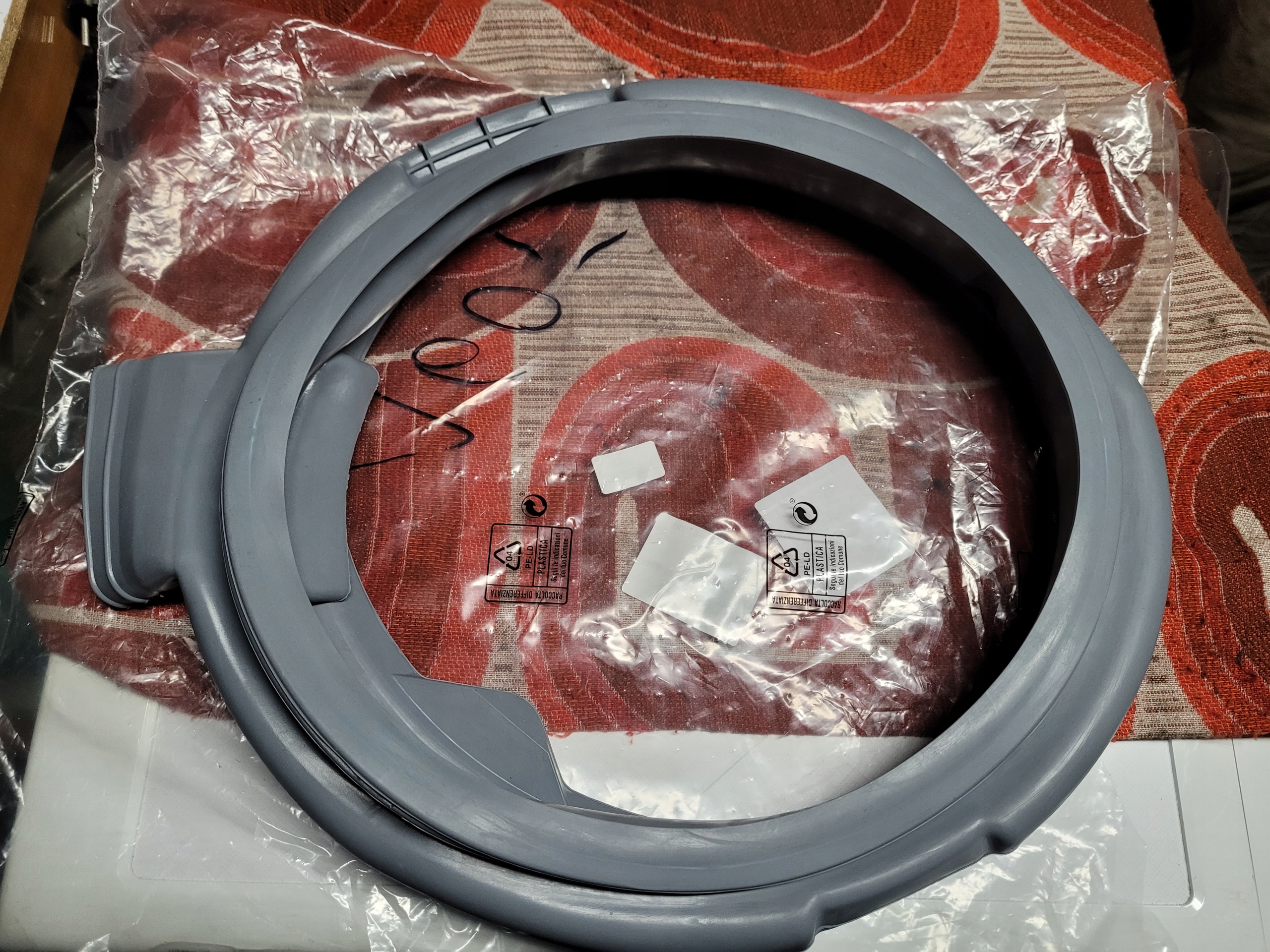Fartuch uszczelka 482000023457 pralki Ariston