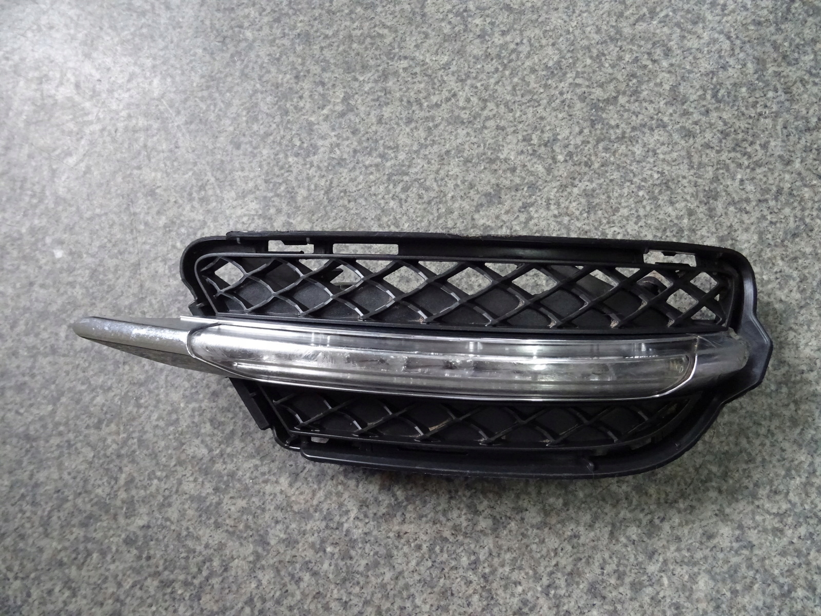 A2210201056 - MERCEDES S-Class 221 W221 LIFT LED DRL R + решетка радиатора