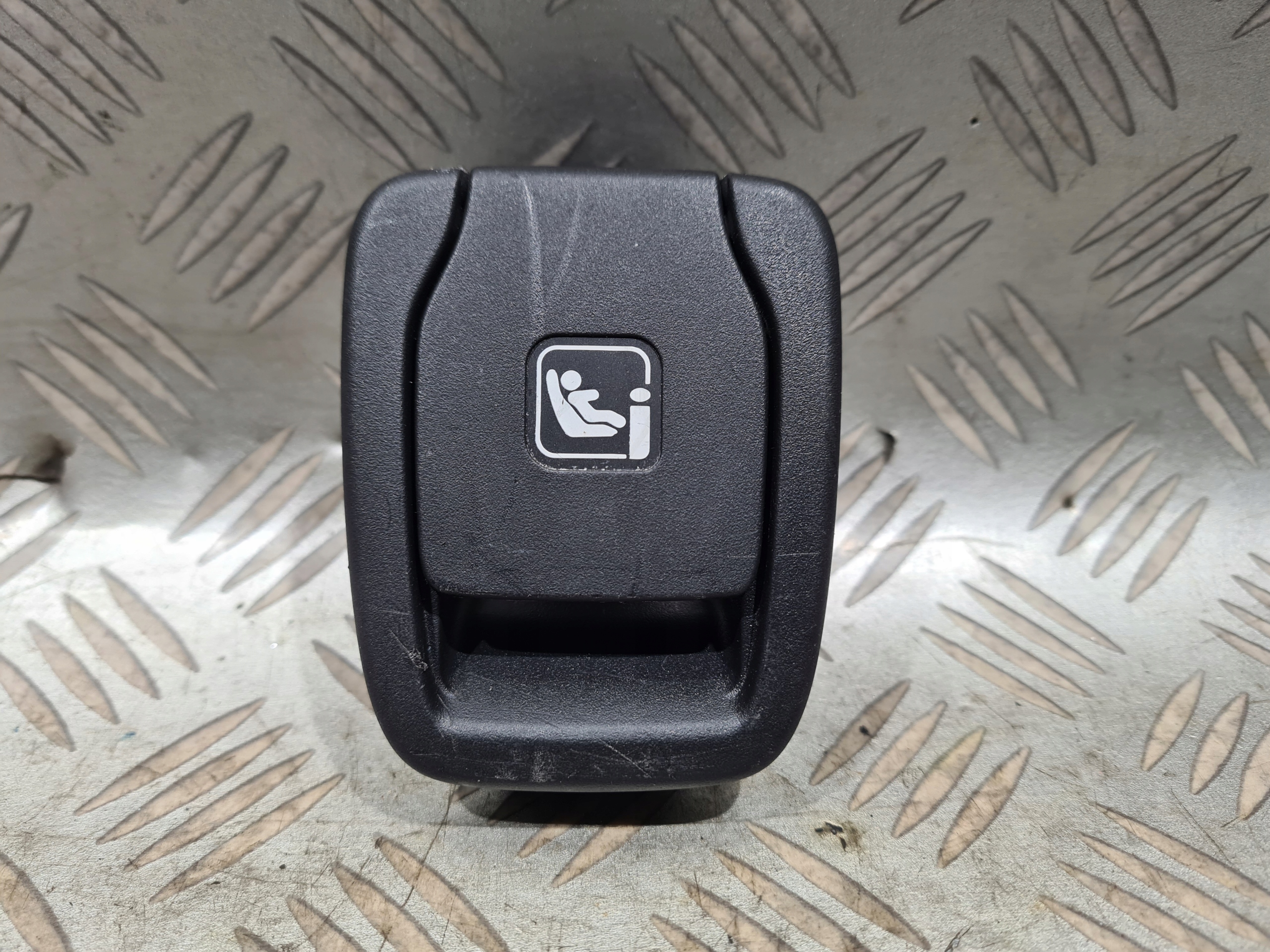 ZAŚLEPKA TYLNEGO FOTELA ISOFIX OPEL ASTRA K