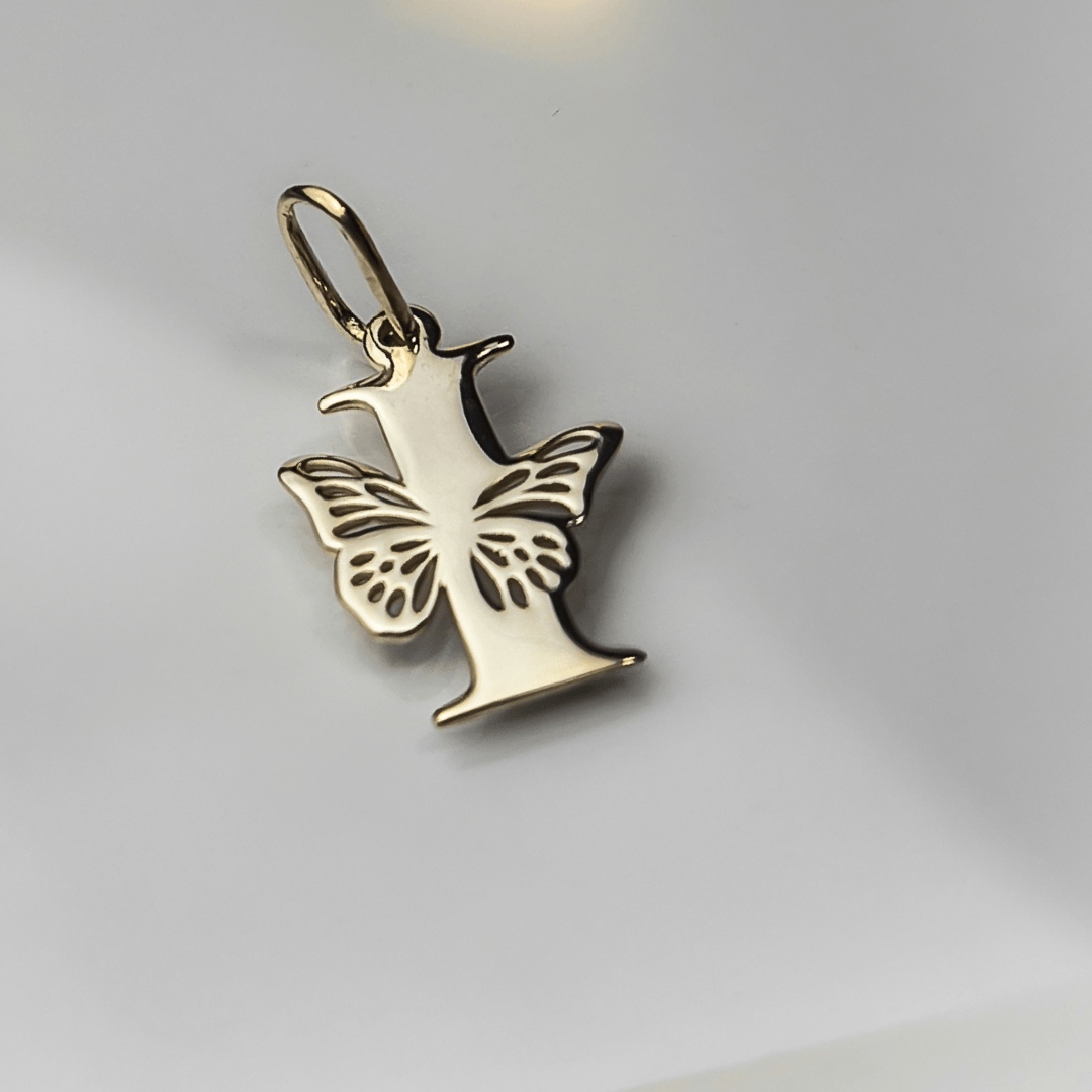 Stříbrný přívěsek písmenko I s motýlem pr.925