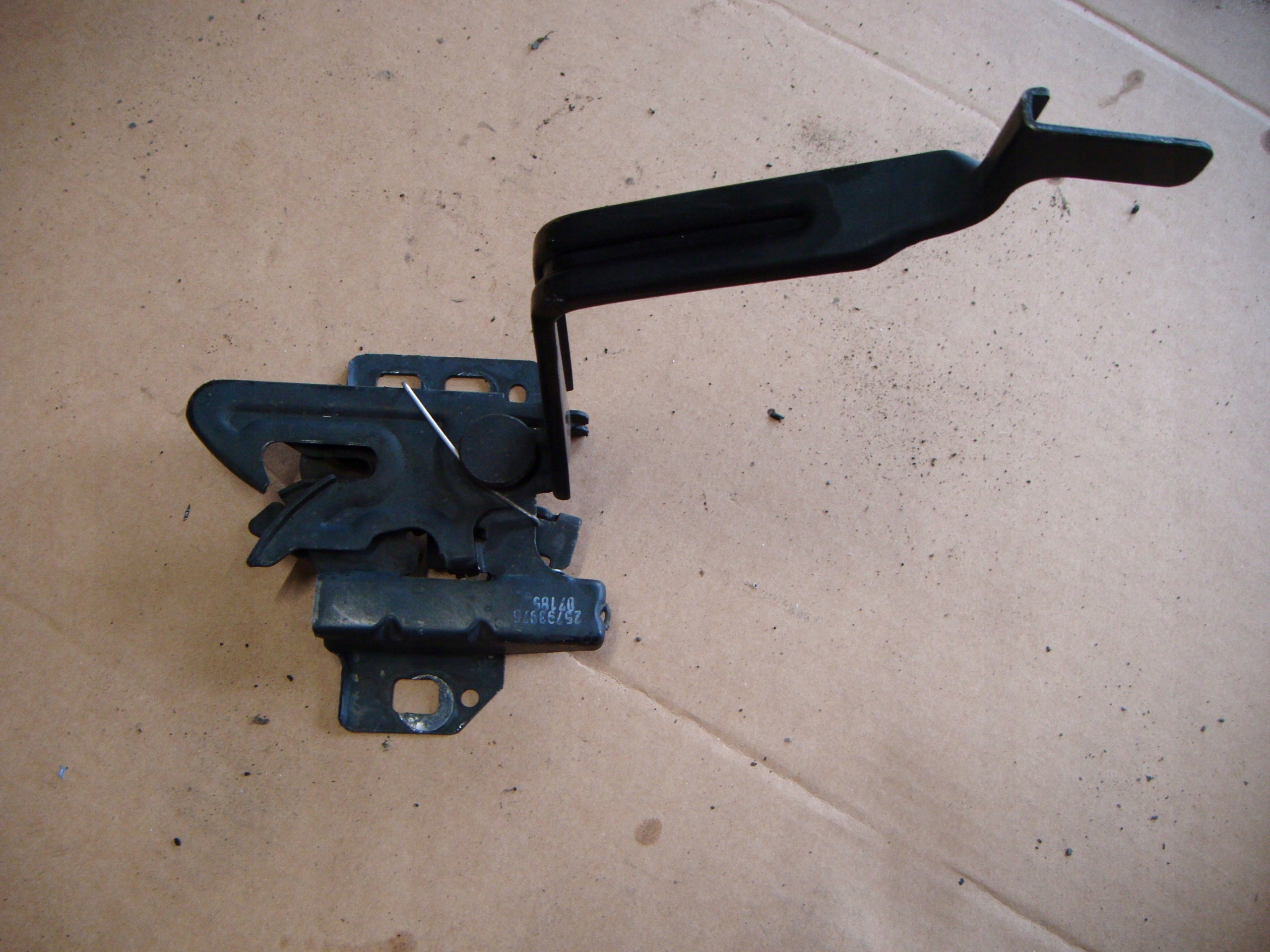 CHEVROLET HHR ZAMEK MASKI