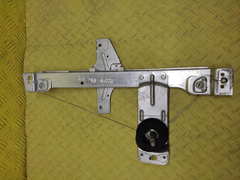 PEUGEOT 207 window regulator right rear part