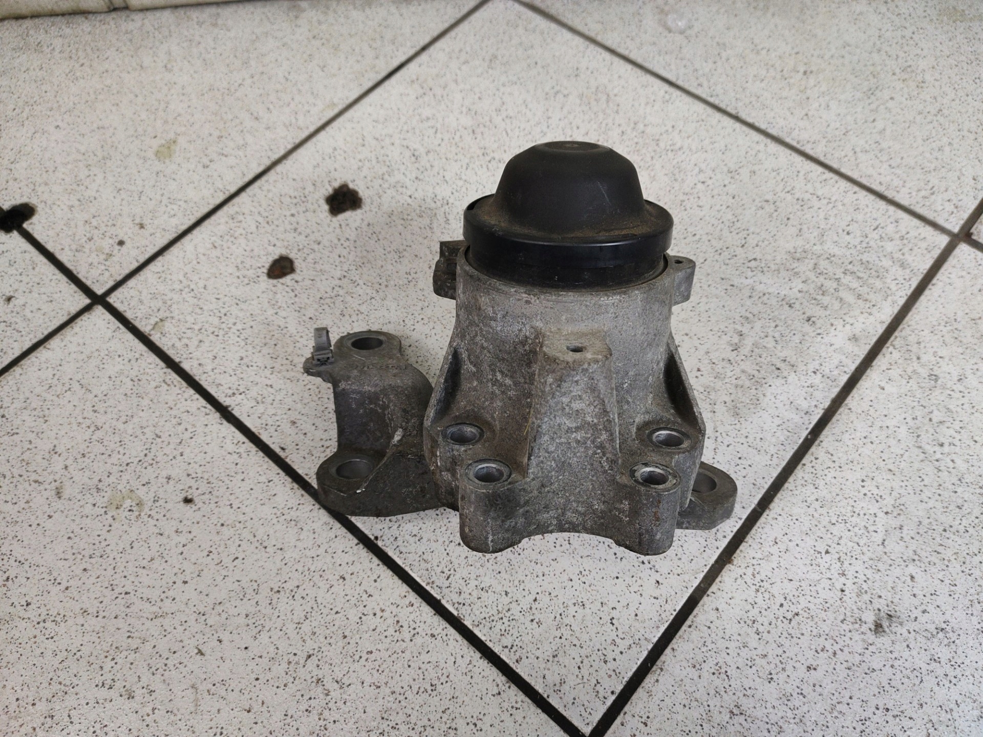 engine mount Mazda CX-9 facelift 2012