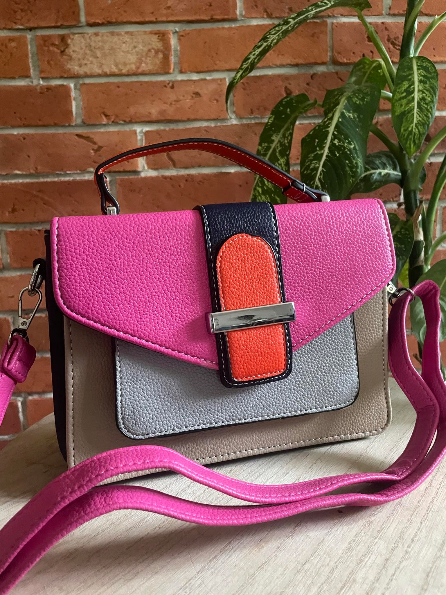 Extra TOREBKA LISTONOSZKA TECZKA KOLOROWA Liczba kieszeni 3