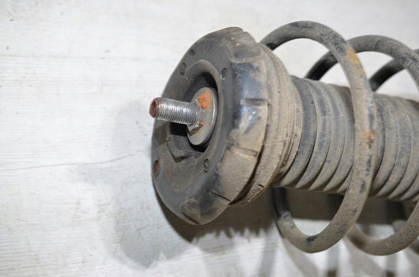 Amartyzator left front 1.2 VTI PEUGEOT 208 and