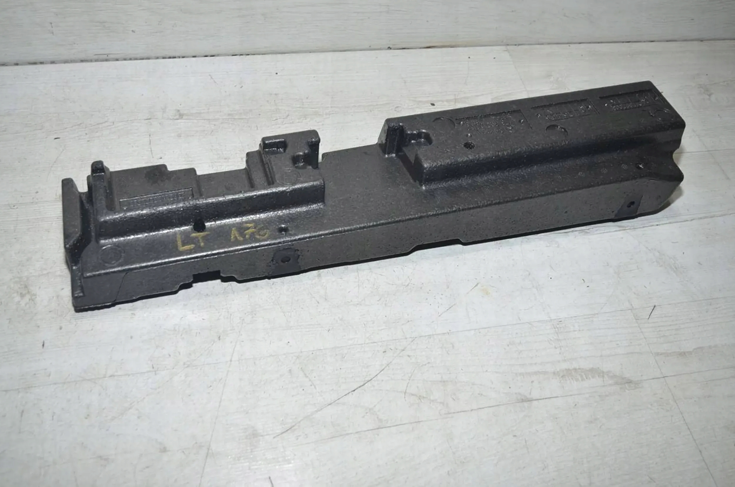 Mercedes-Benz A-classa W176 17r. 1.5cdi left side polystirene boot