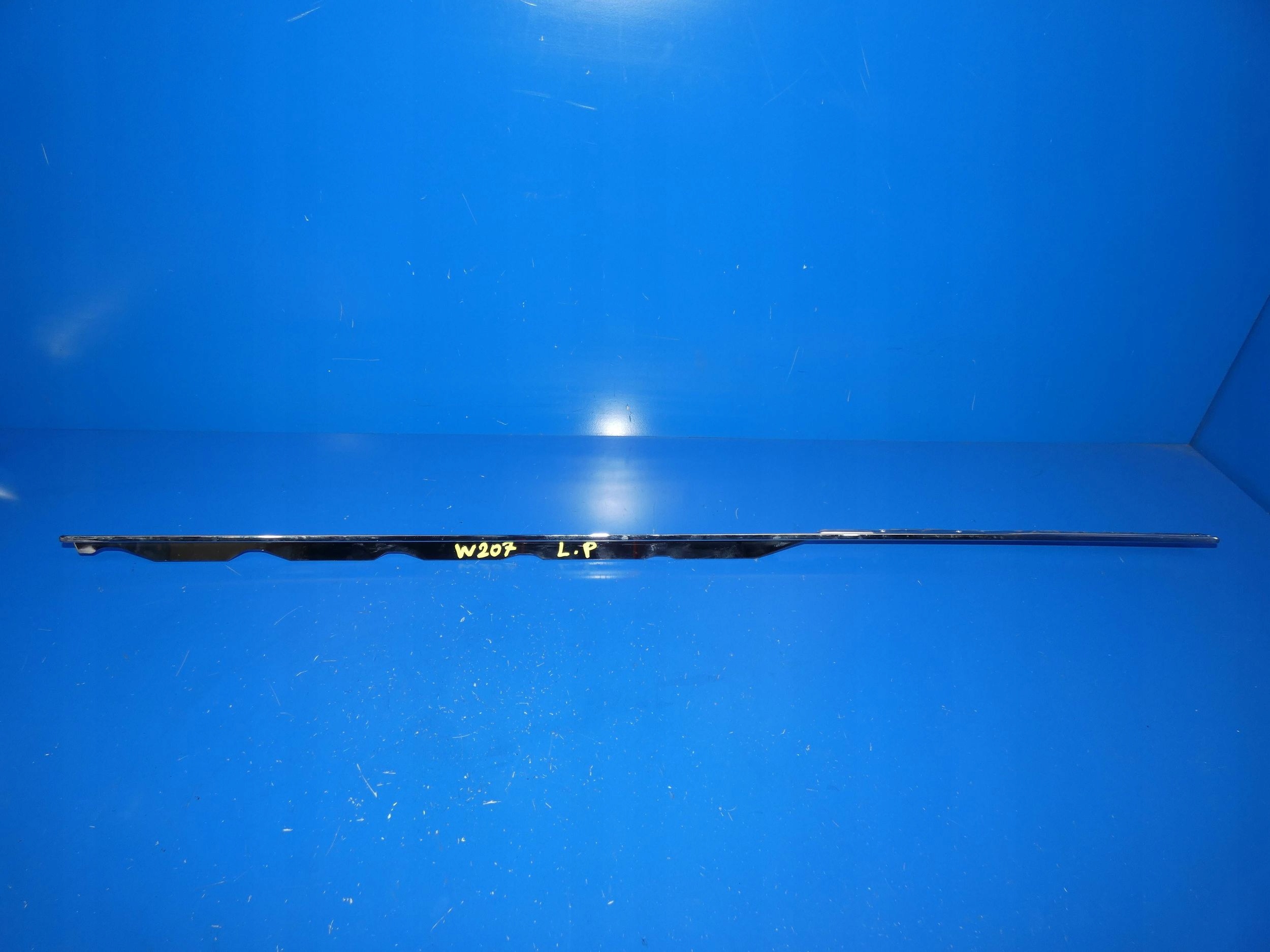MERCEDES E KLASA W207 CABRIO moulding BOCZKA door left front