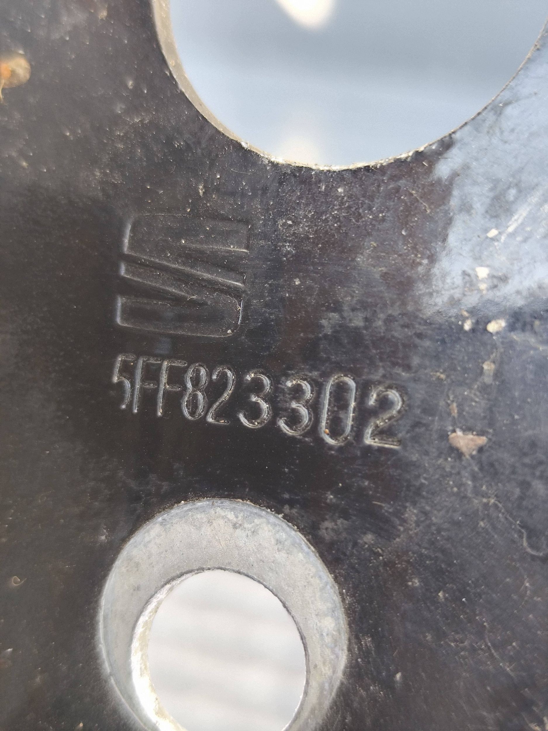 Cupra Formentor bonnet hinges 5FF823302 , 5FF823301