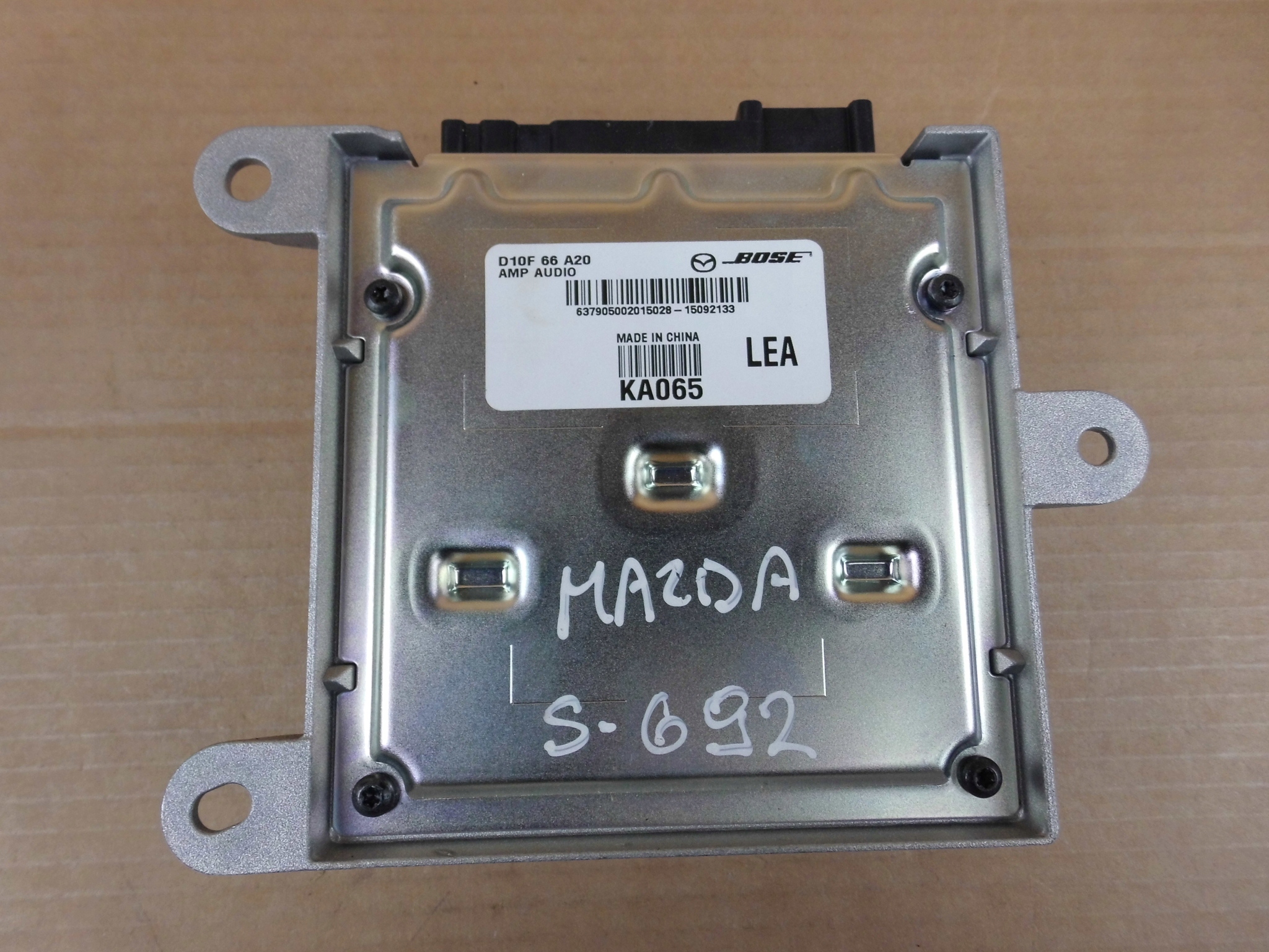 MAZDA CX-3 CX3 WZMACNIACZE BOSE D10F66A20