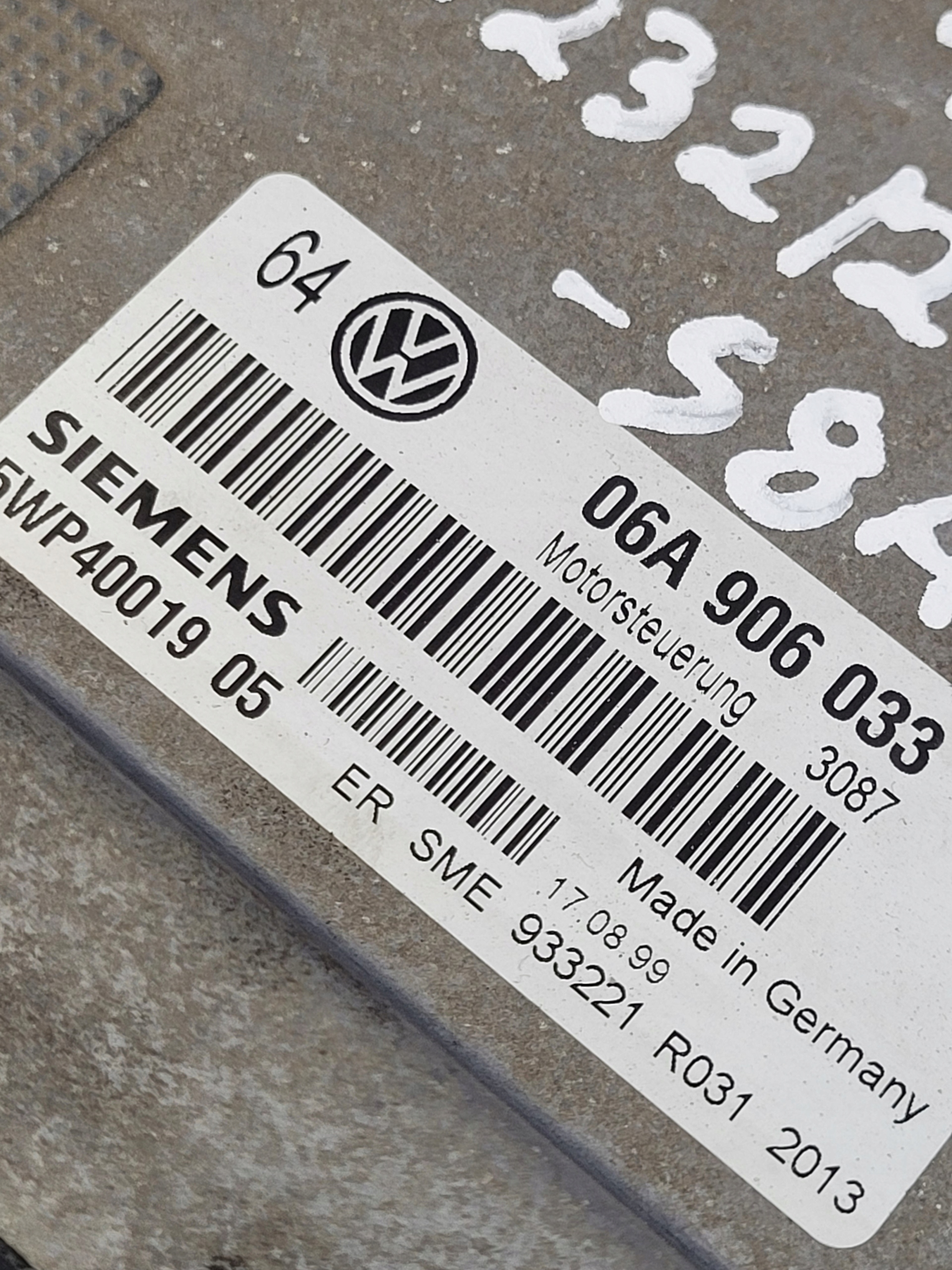 computer control unit of the engine OE 06A906033 VOLKSWAGEN GOLF IV 4 1.6B 99r.