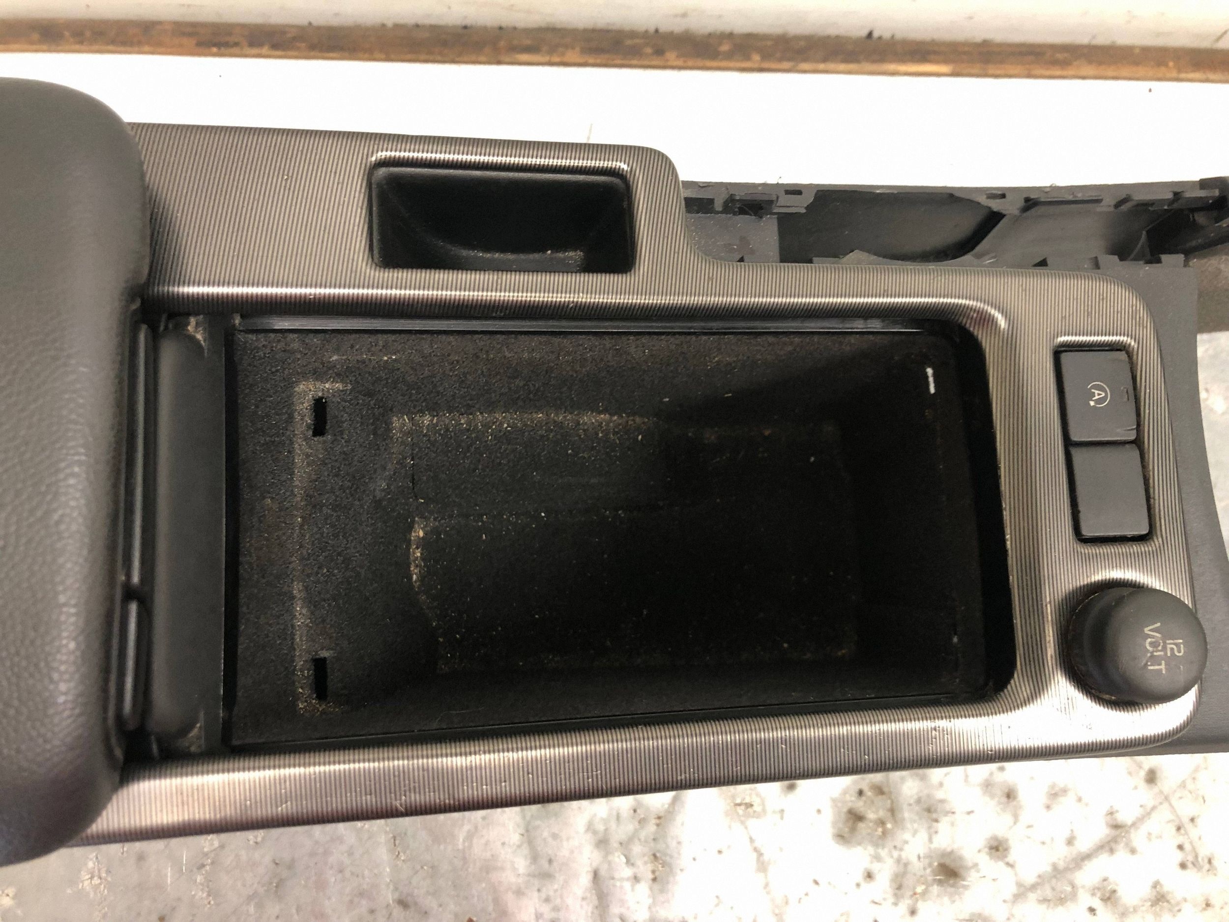 TUNEL mitte VOLVO C30 LIFT 30755374 30755375