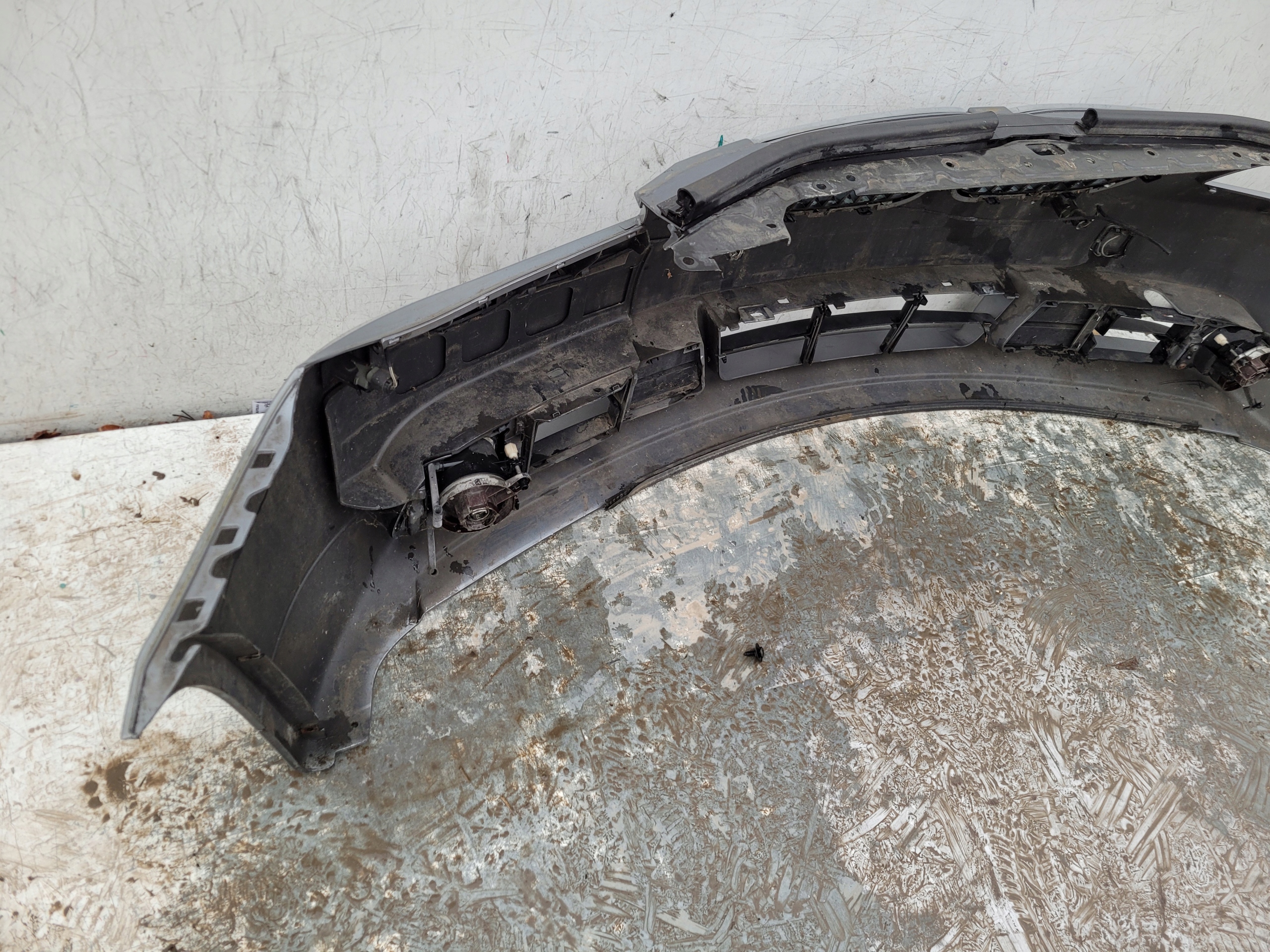BMW 5 E60 E61 03-06 Paraurti anteriore Anteriore