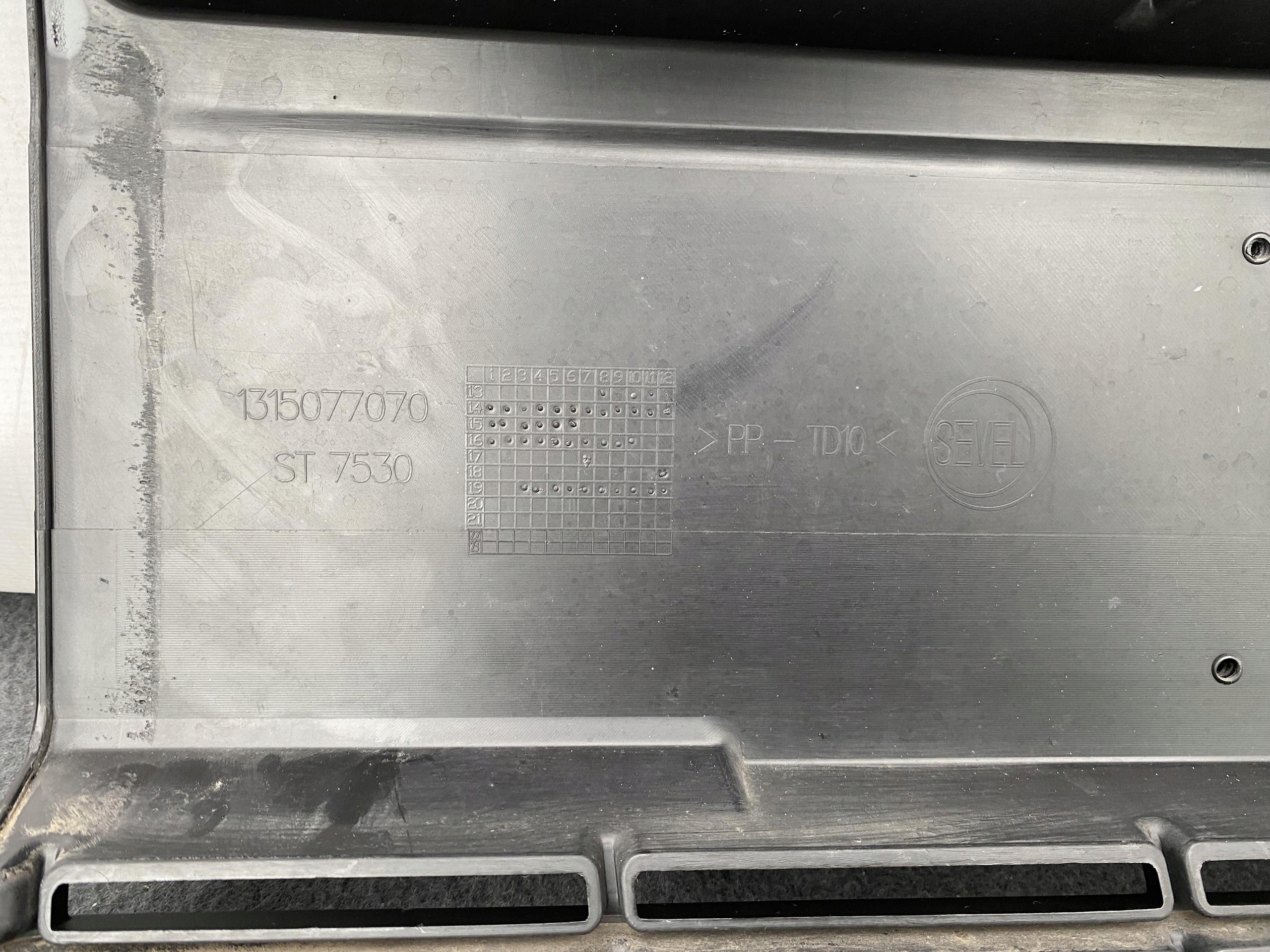 DUCATO BOXER JUMPER 14- mitte der Stoßstange vorne 1315077070 schwarzer