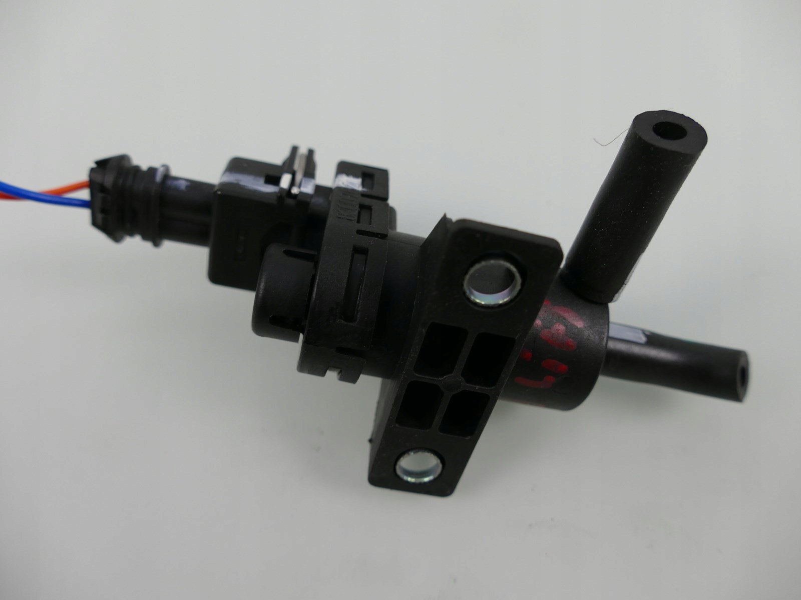 8200762162 - NISSAN QASHQAI J11 1.3 T вакуумный клапан 21R