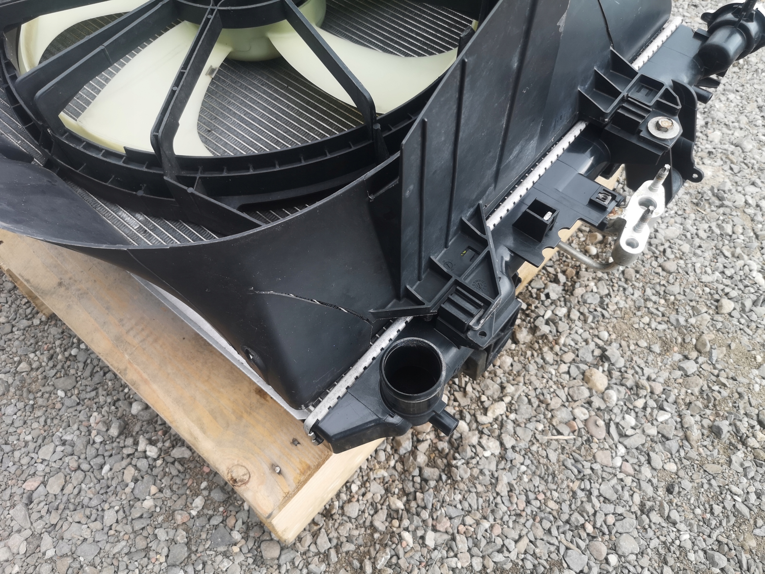radiator radiator komplet Dodge RAM 1500 5.7 2009