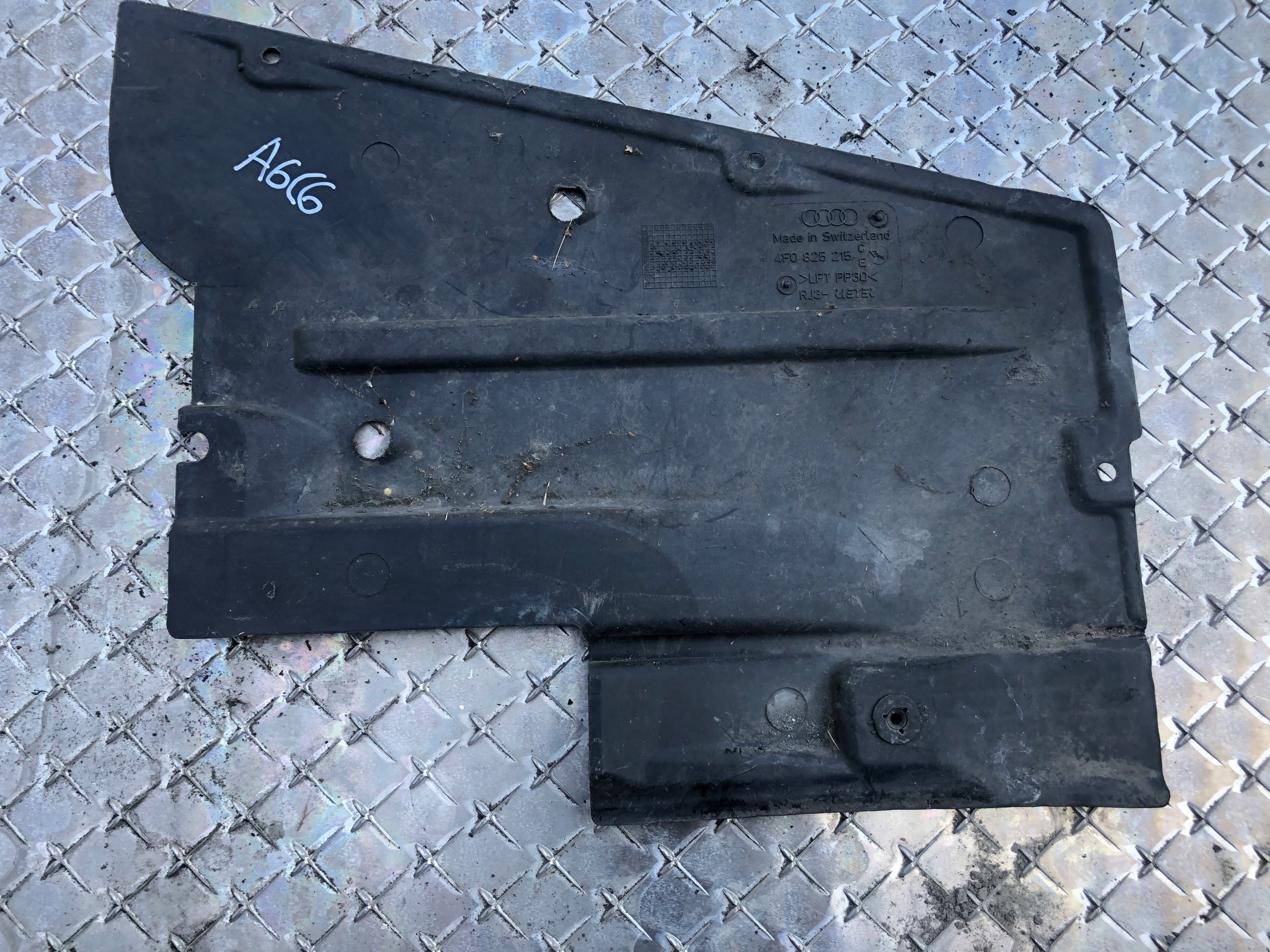 cover chassis left AUDI A6 C6 4F0825215C