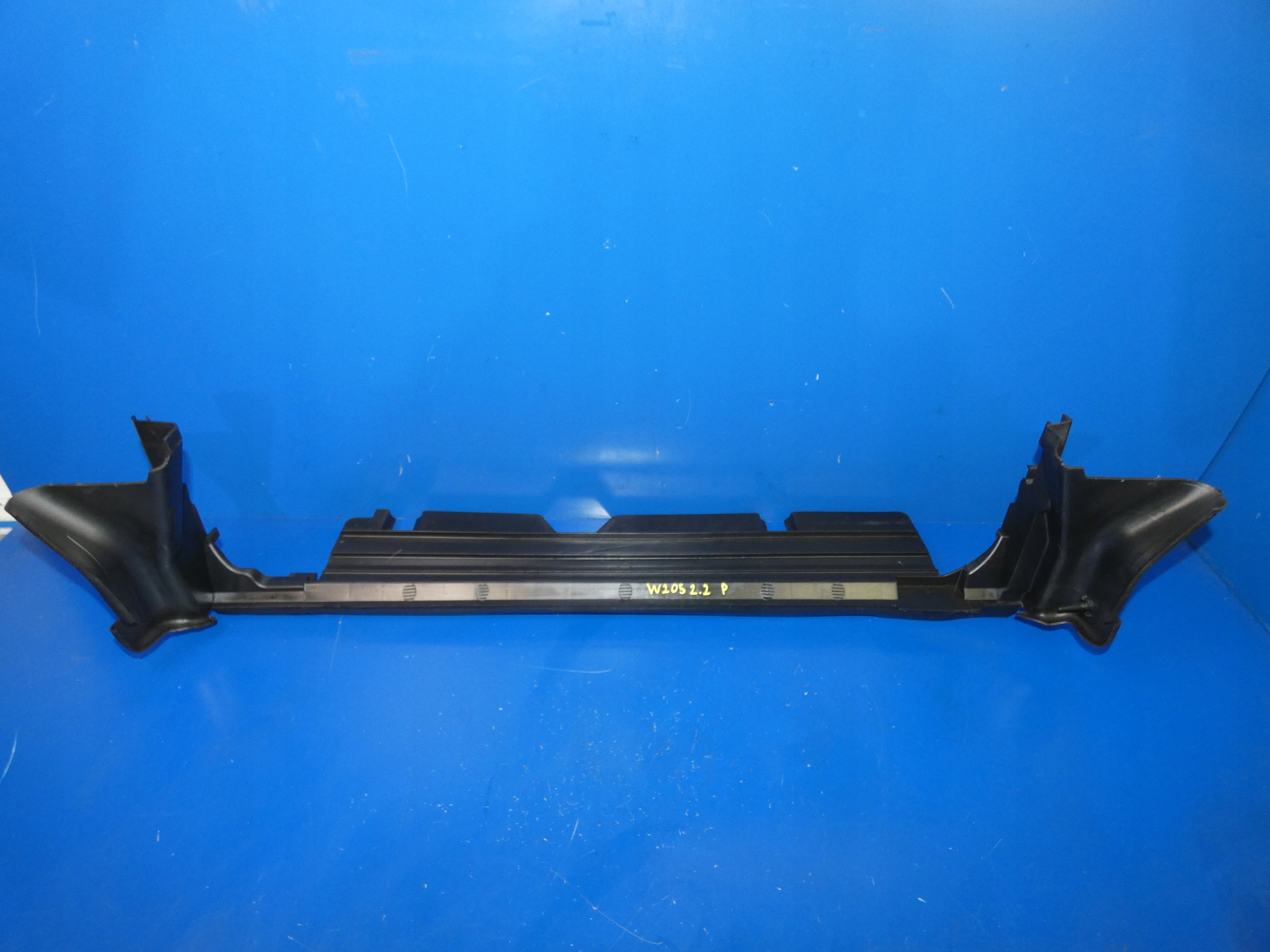 A2055050300 - MERCEDES C W205 рулевое колесо воздухозаборник крышка