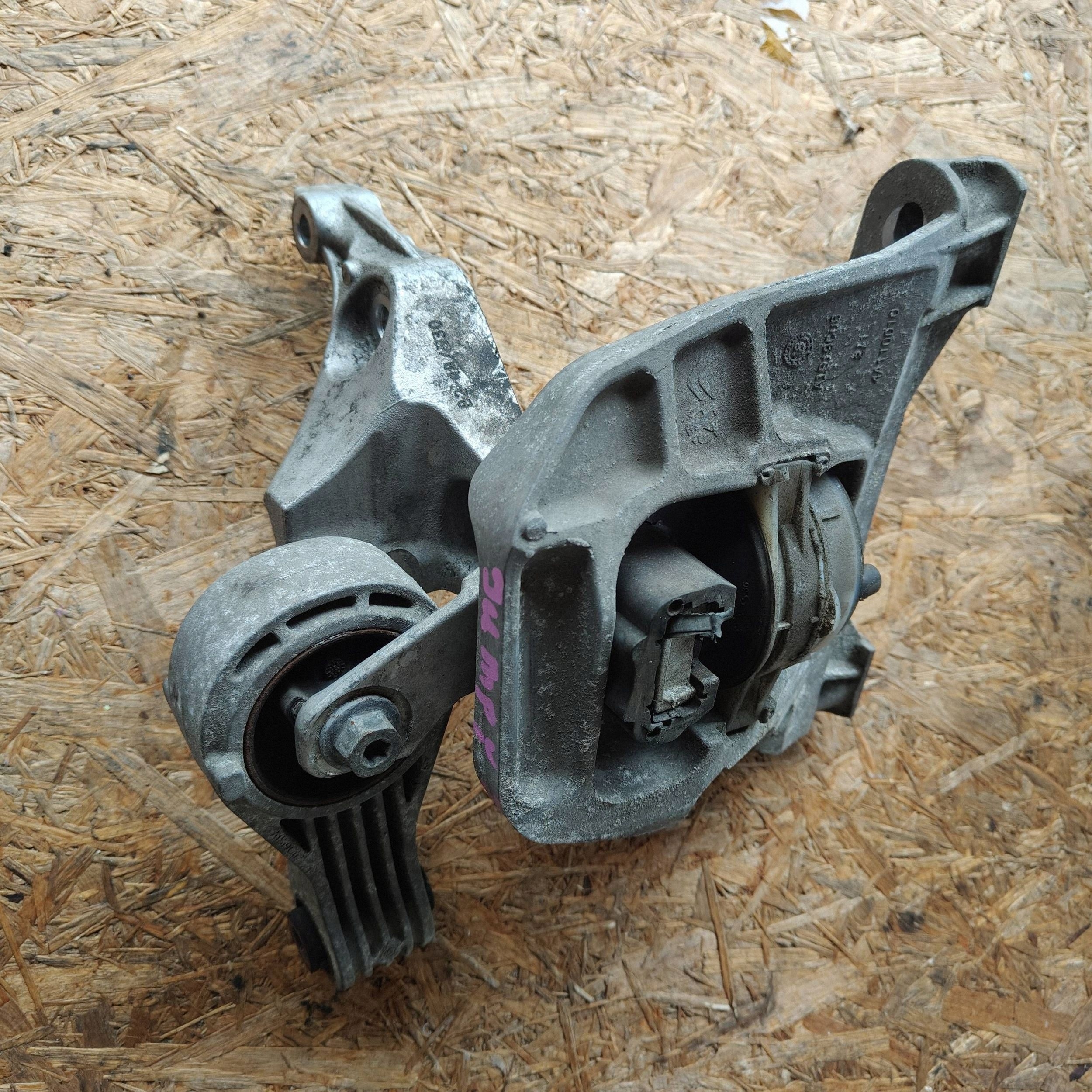 Citroen Jumpy expert proace vivaro co 2.0 HDI engine mount 4A110010
