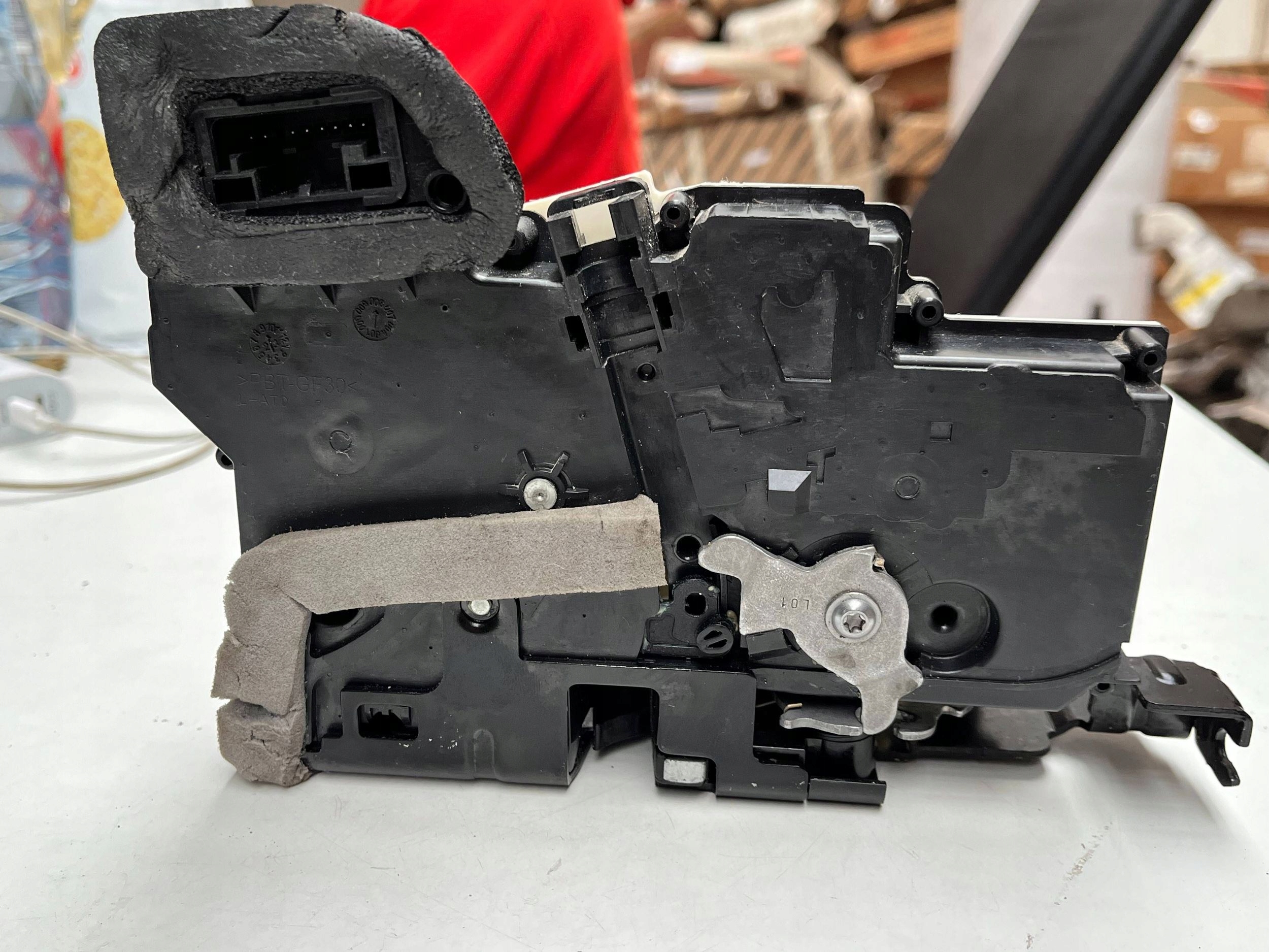 AUDI A6 C8 Schloß Tür links heck 4K0839015R !J